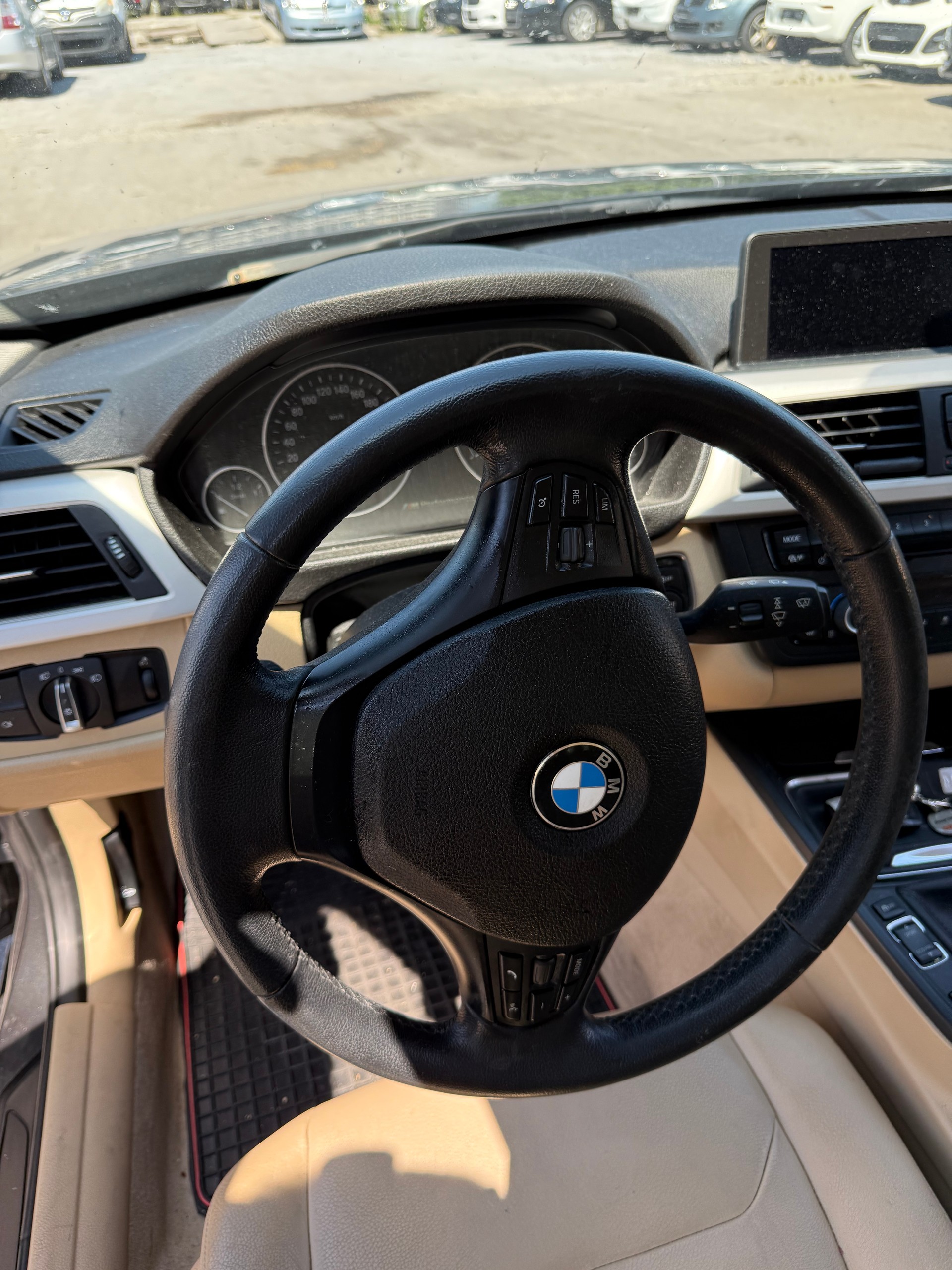 BMW 318d Touring Modern Line-image-11