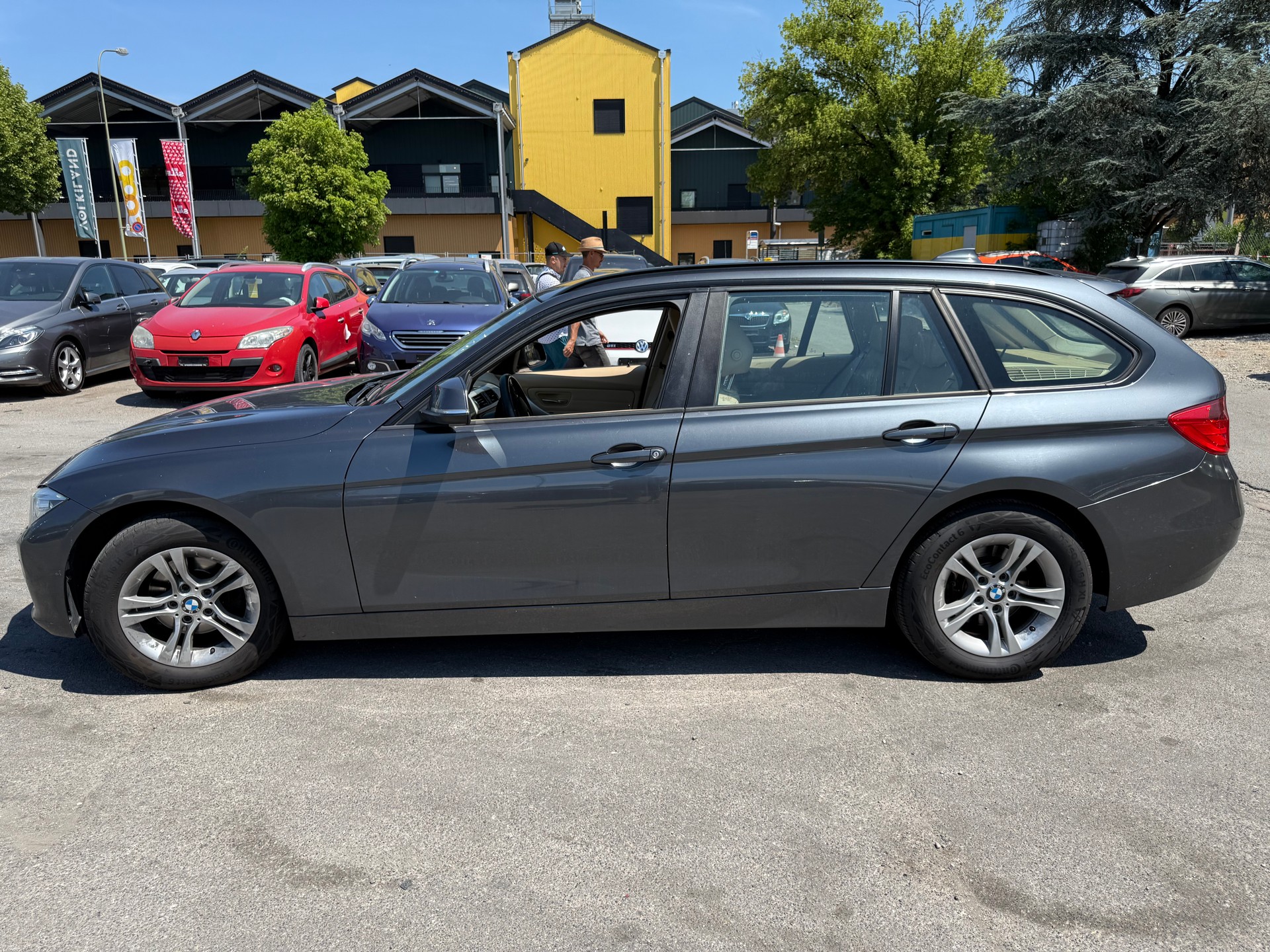 BMW 318d Touring Modern Line-image-8