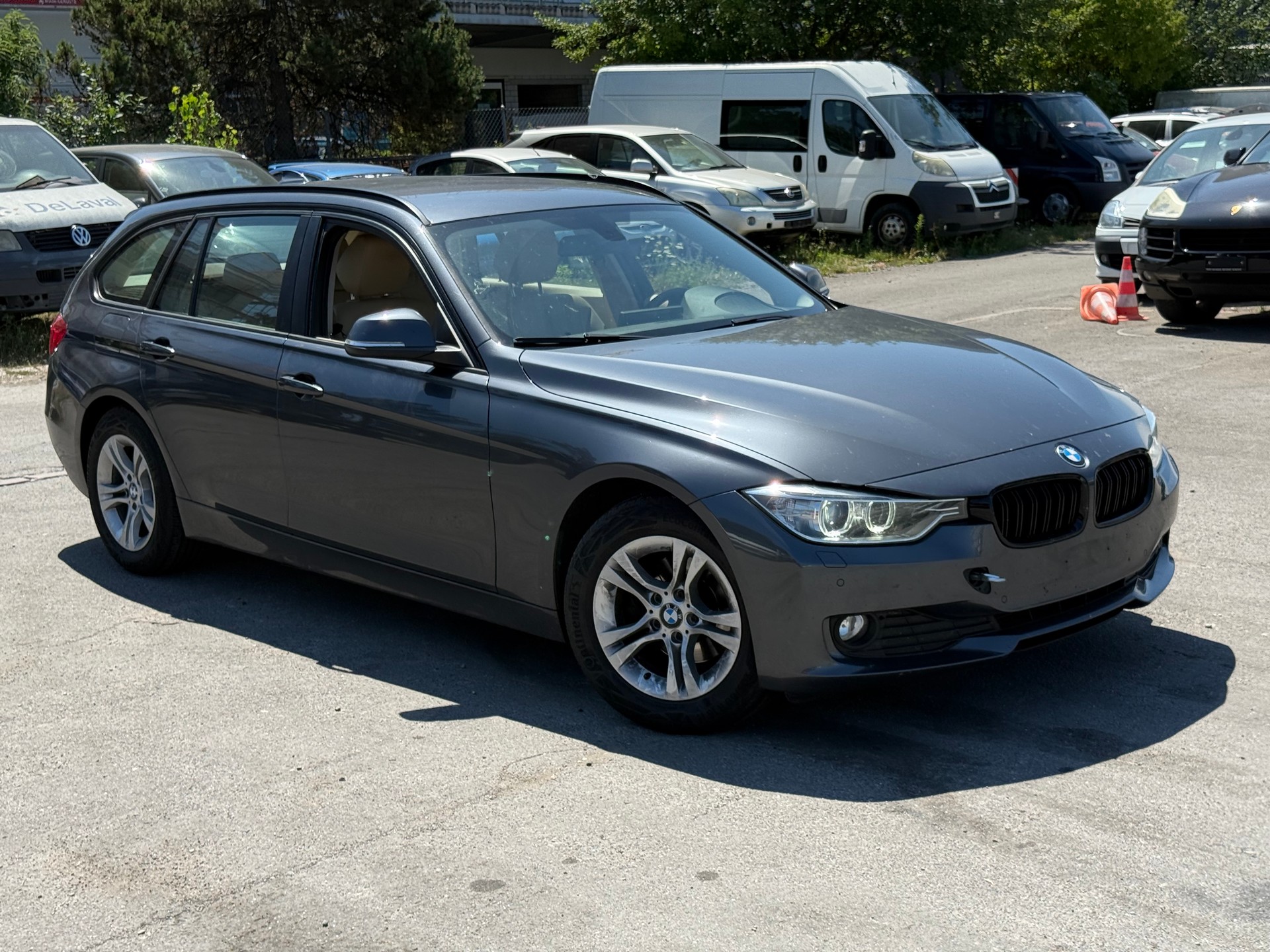 BMW 318d Touring Modern Line-image-1