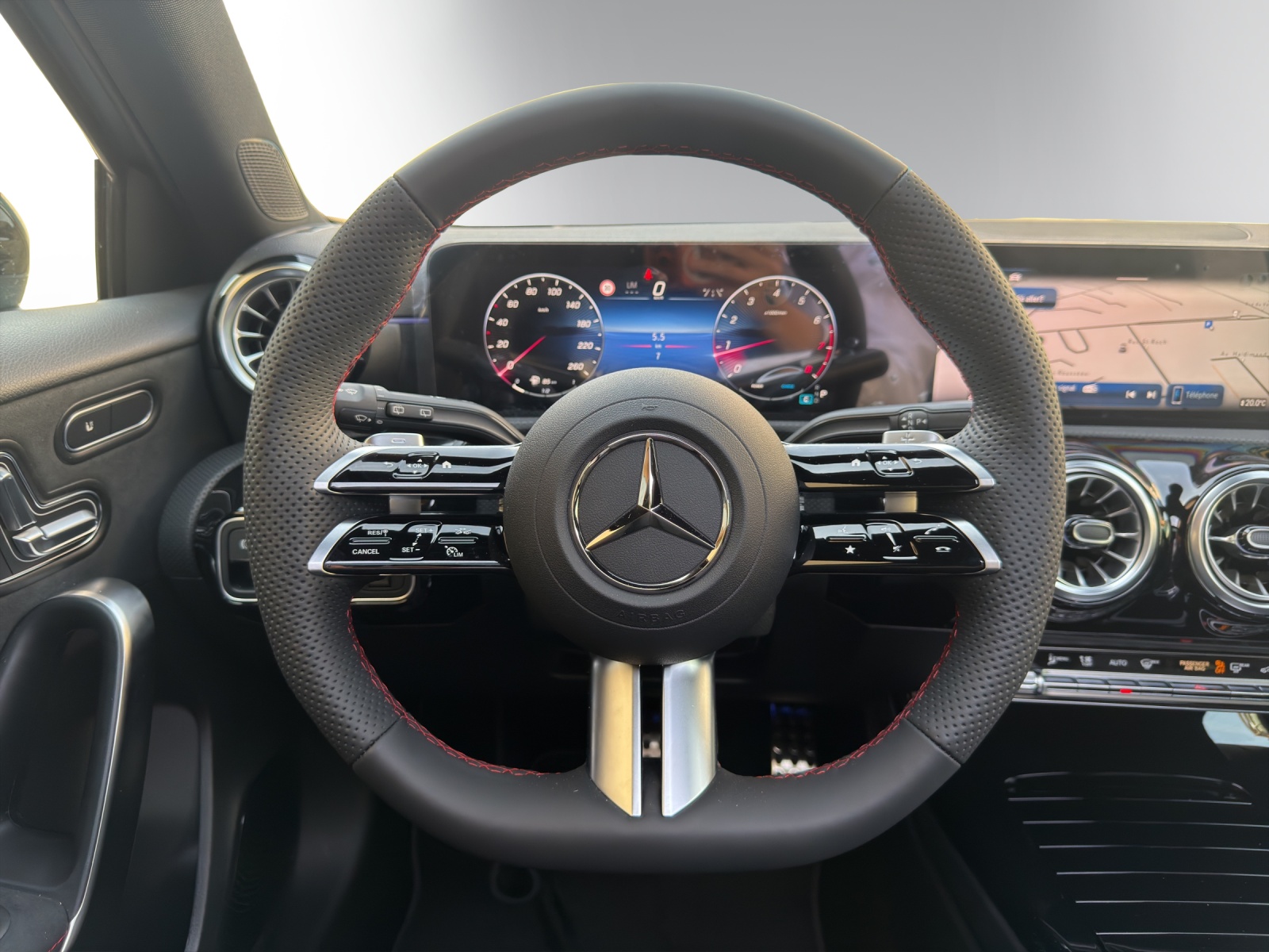 MERCEDES-BENZ A 250 4Matic 8G-DCT-image-12
