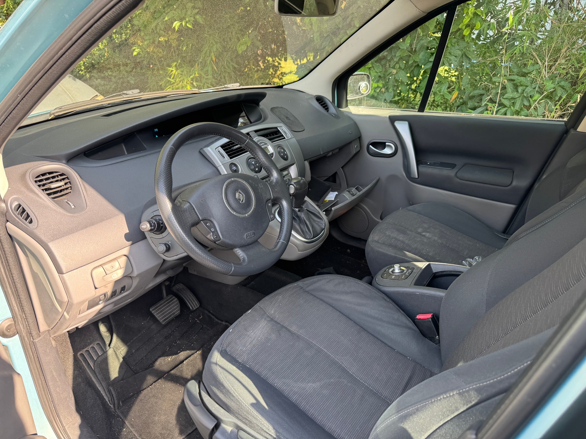 RENAULT Grand Scénic 2.0 dCi Dynamique Automatic-image-3