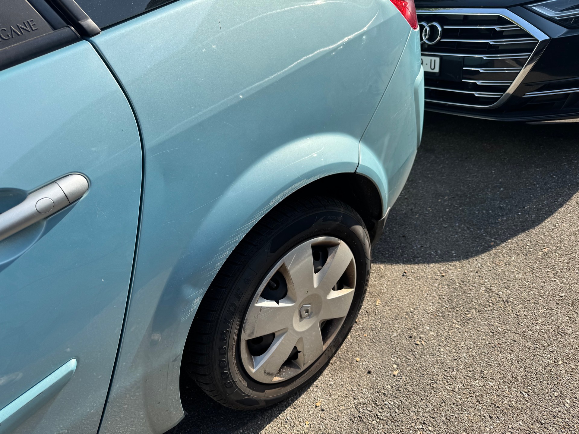 RENAULT Grand Scénic 2.0 dCi Dynamique Automatic-image-2