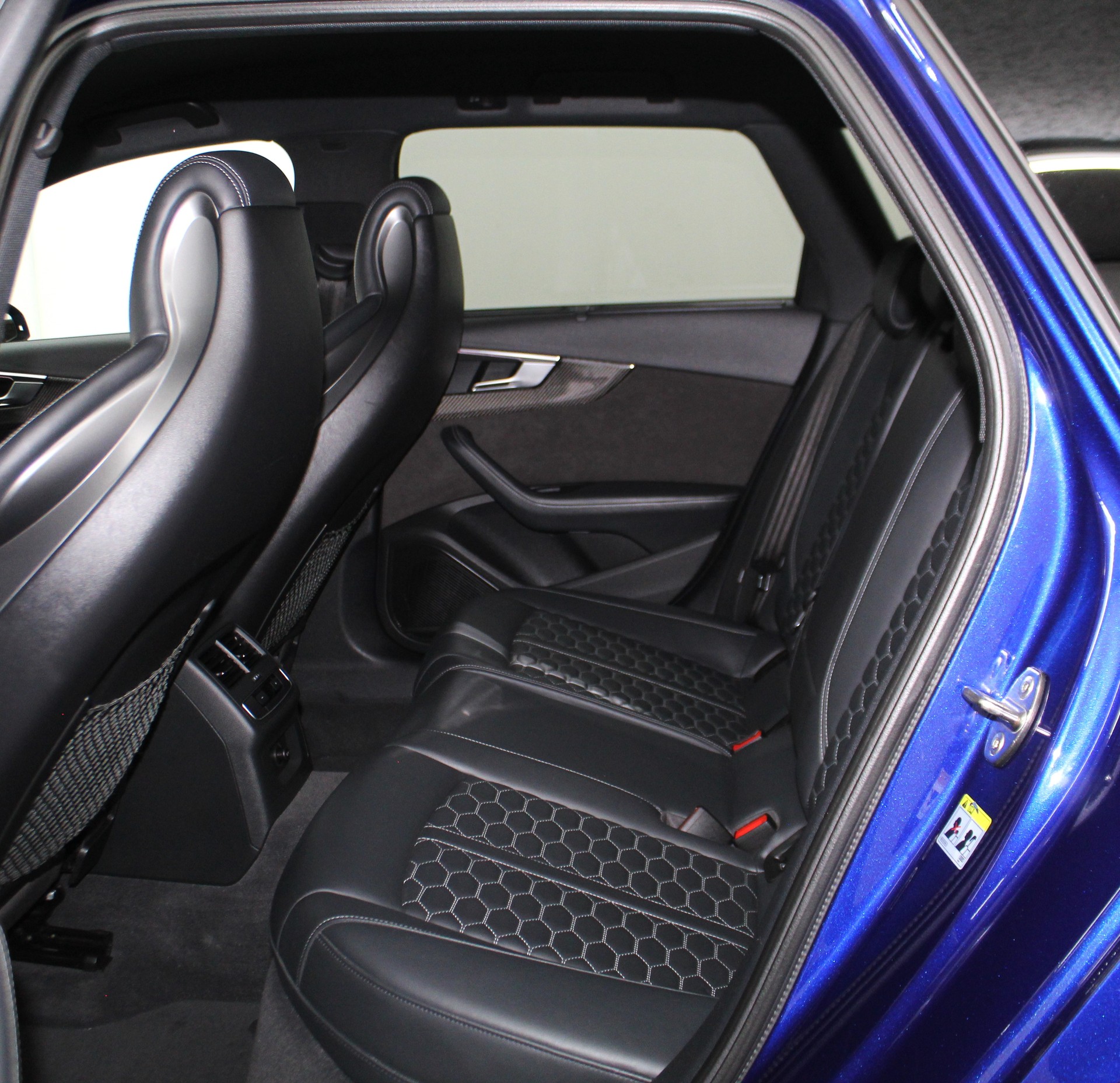 AUDI RS4 Avant 2.9 TFSI quattro tiptronic ABT Edition 510 / Sonderlackierung San Marino Blau / ohne OPF / CH-Fahrzeug-image-9
