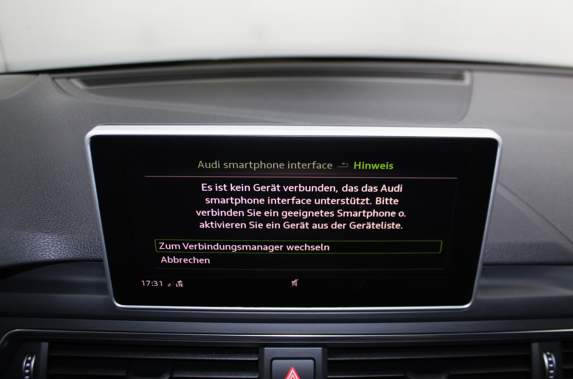 AUDI RS4 Avant 2.9 TFSI quattro tiptronic ABT Edition 510 / Sonderlackierung San Marino Blau / ohne OPF / CH-Fahrzeug-image-24