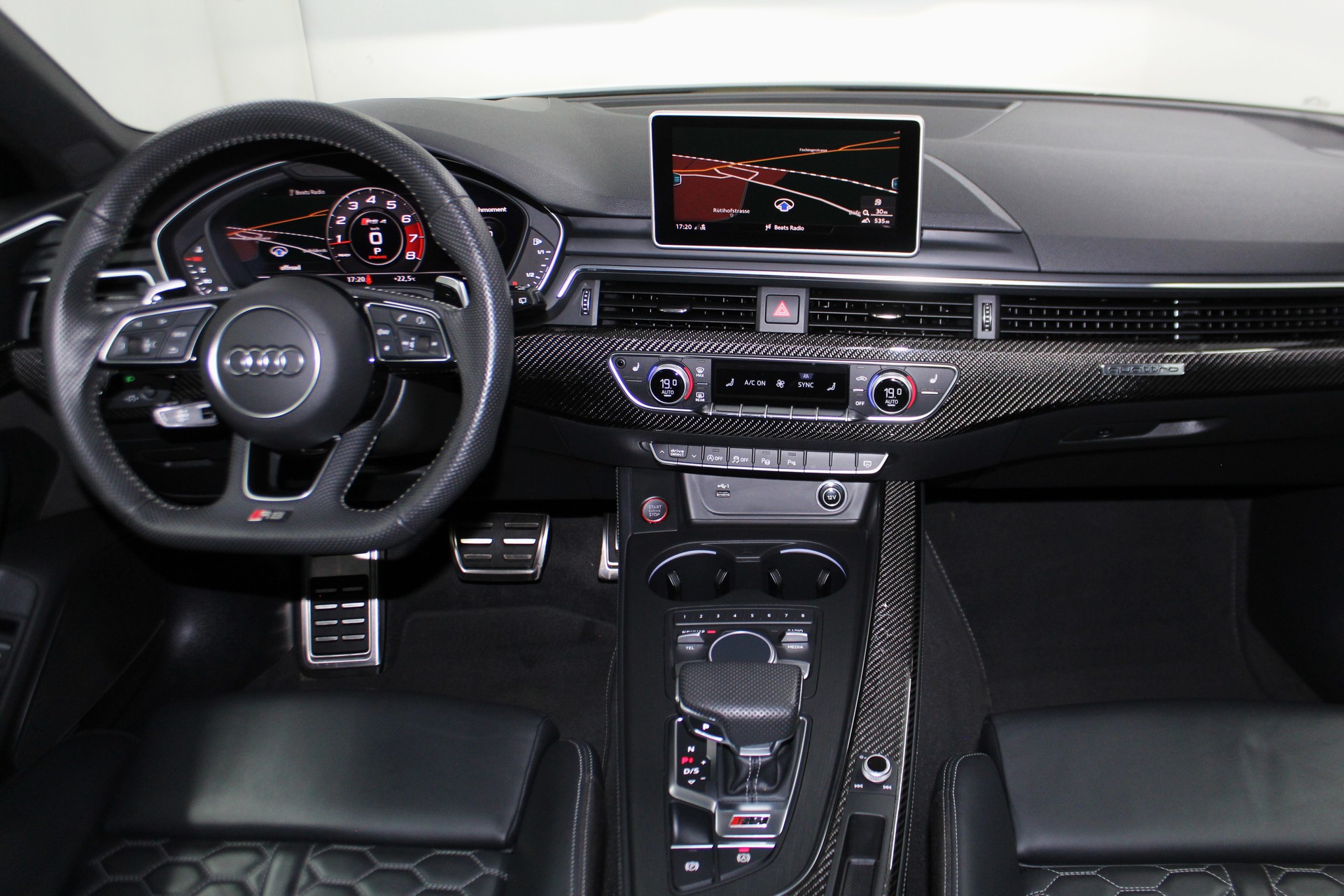 AUDI RS4 Avant 2.9 TFSI quattro tiptronic ABT Edition 510 / Sonderlackierung San Marino Blau / ohne OPF / CH-Fahrzeug-image-12
