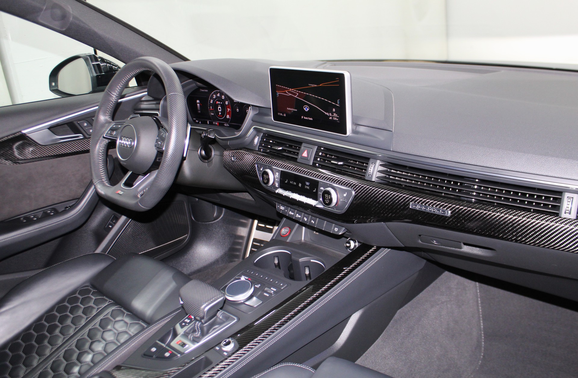 AUDI RS4 Avant 2.9 TFSI quattro tiptronic ABT Edition 510 / Sonderlackierung San Marino Blau / ohne OPF / CH-Fahrzeug-image-11