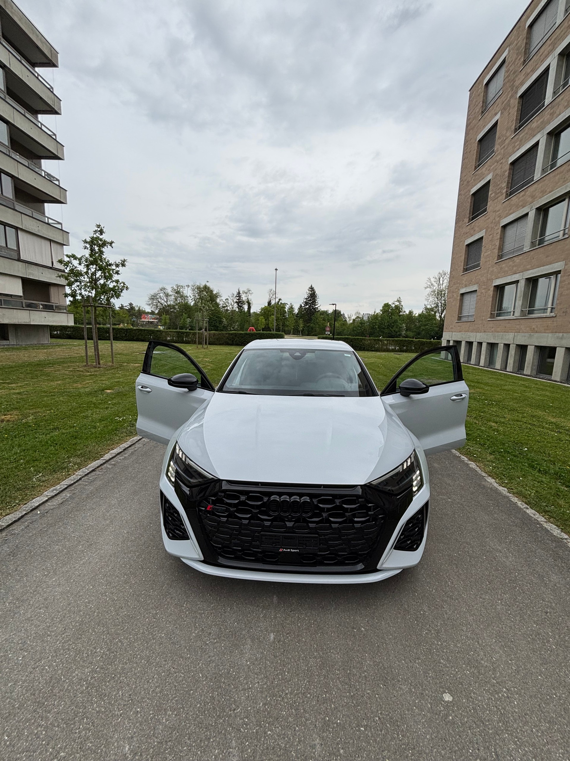 AUDI 2.5 TFSI quattro S-Tronic-image-1