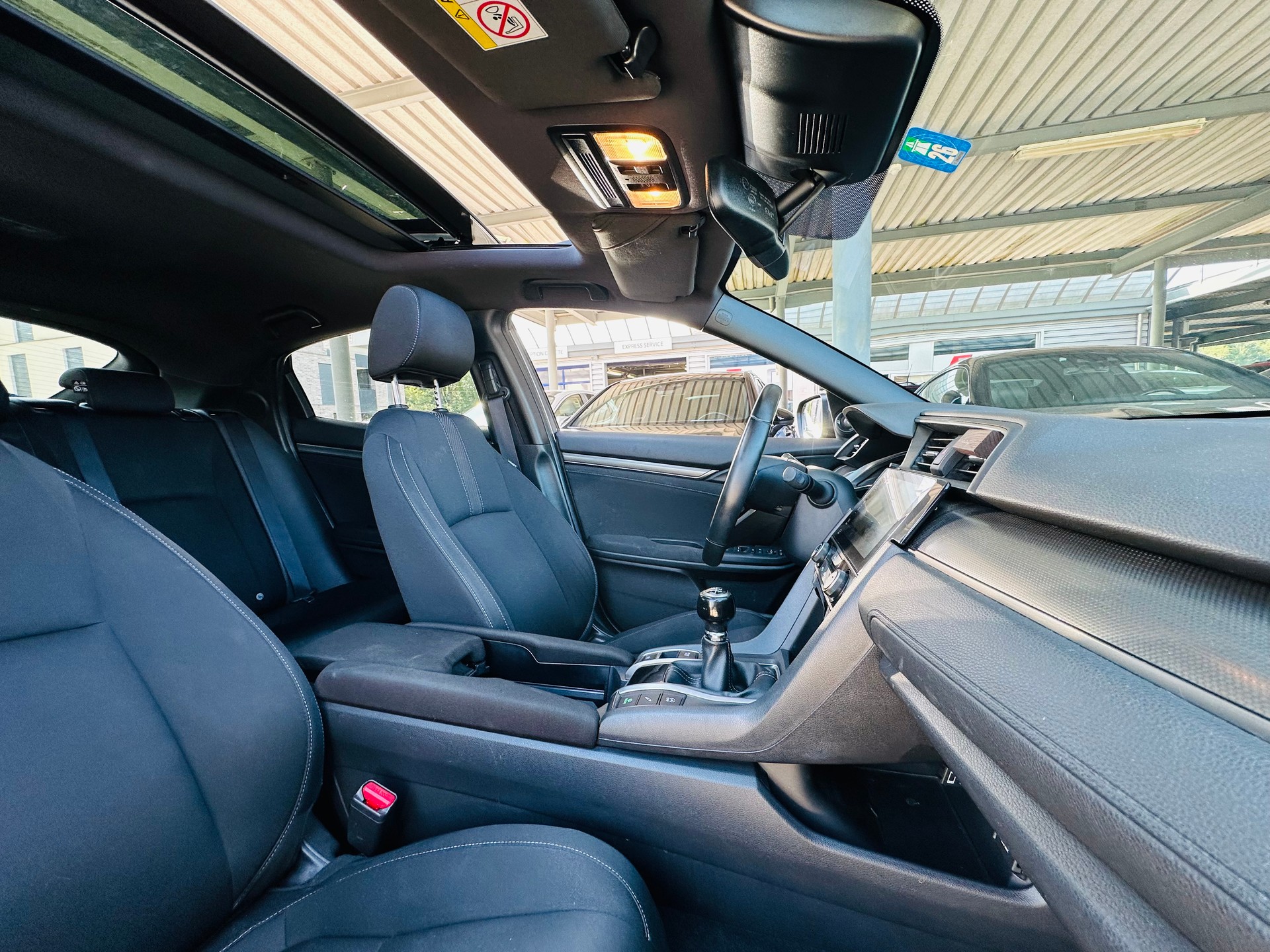HONDA Civic 1.0 VTEC Executive-image-9