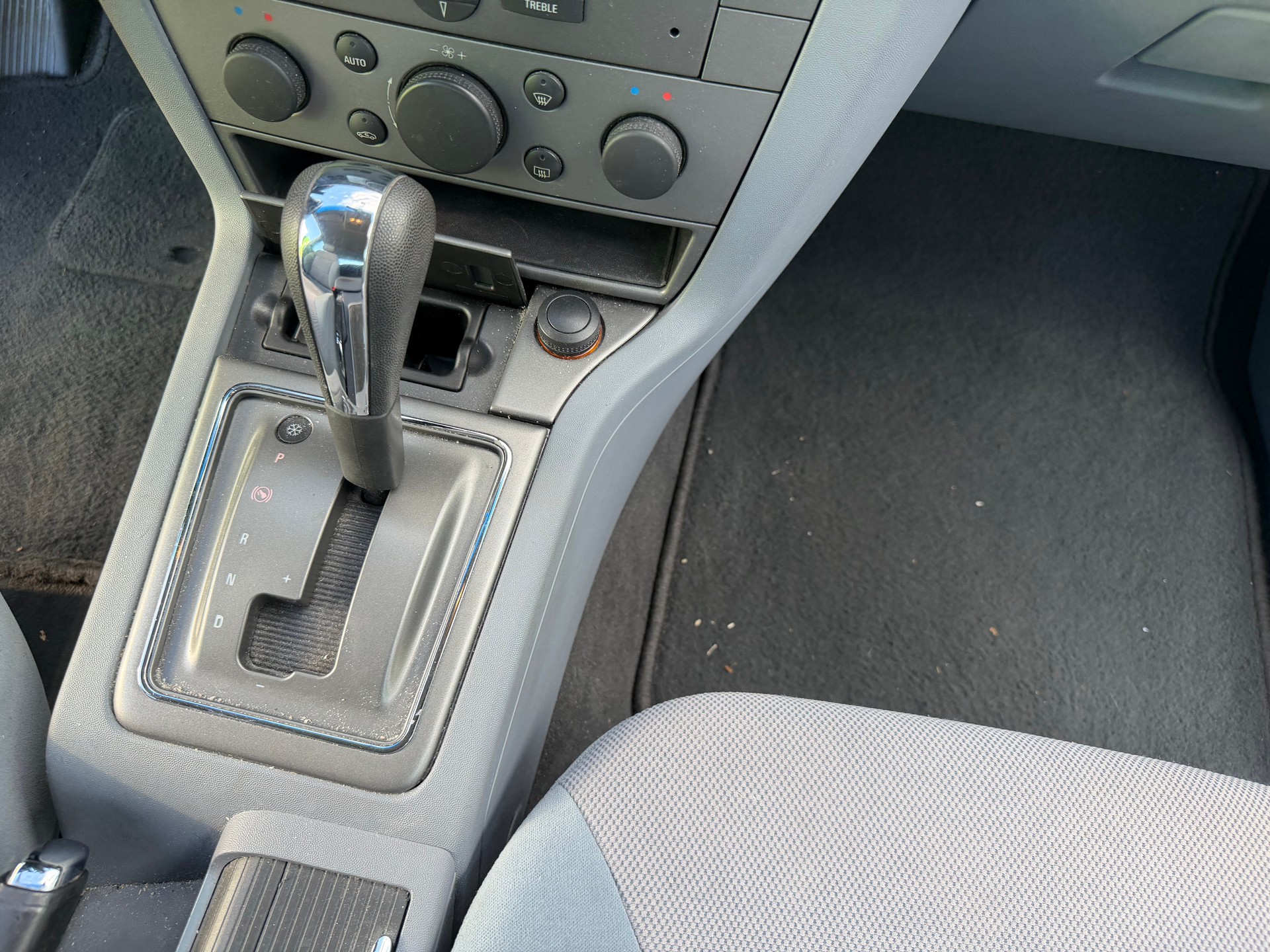 OPEL Vectra 2.2 Design Edition-image-9