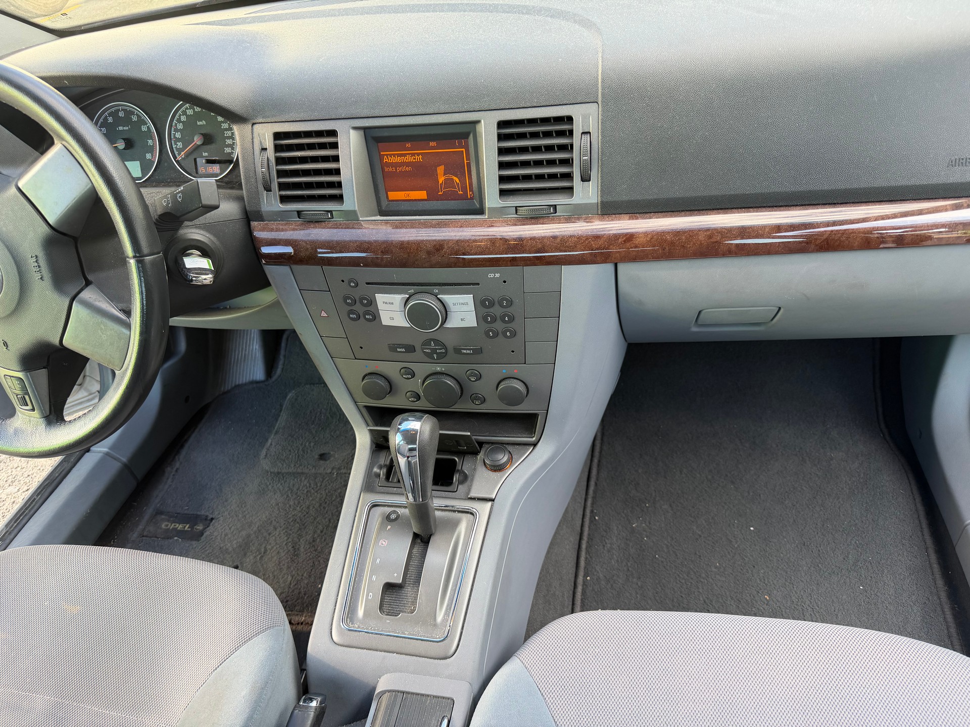 OPEL Vectra 2.2 Design Edition-image-7