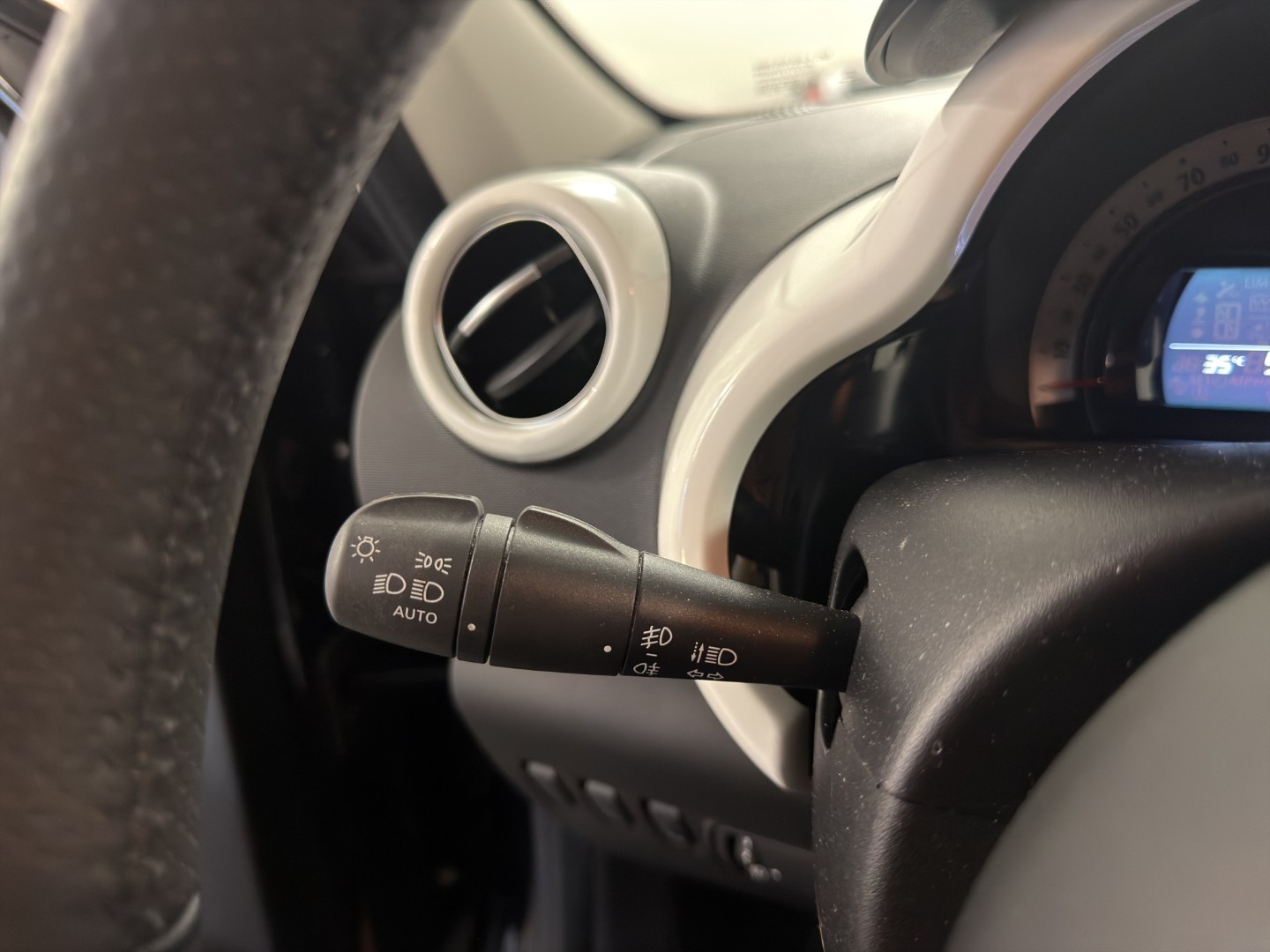 RENAULT Twingo 0.9 Intens EDC-image-18