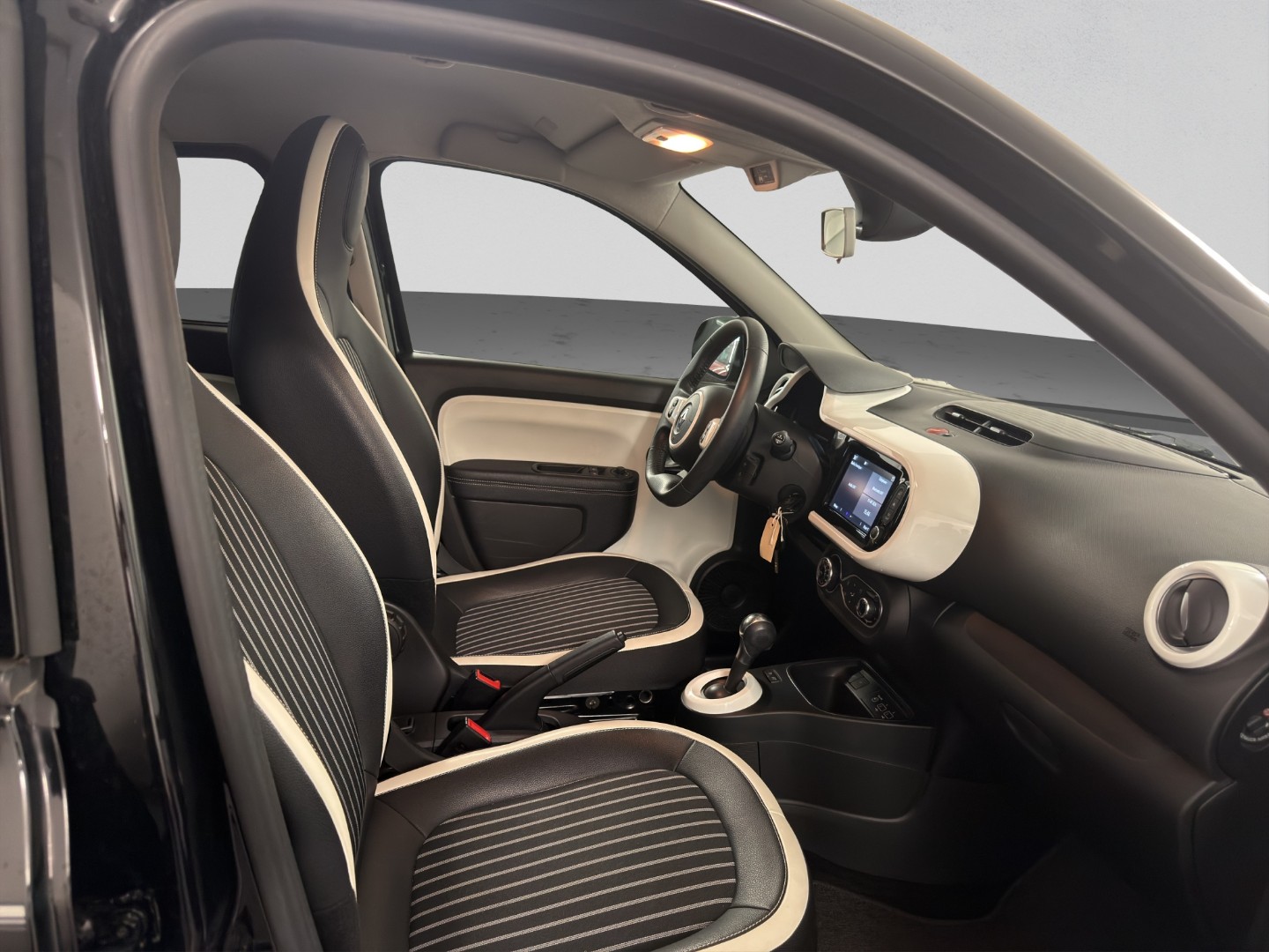 RENAULT Twingo 0.9 Intens EDC-image-17