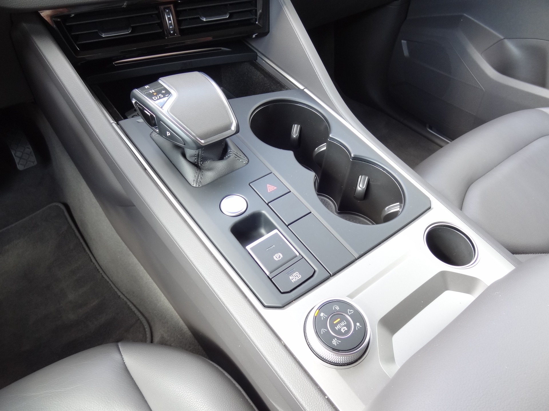 VW Touareg 3.0 TDI Atmosphere Tiptronic-image-9