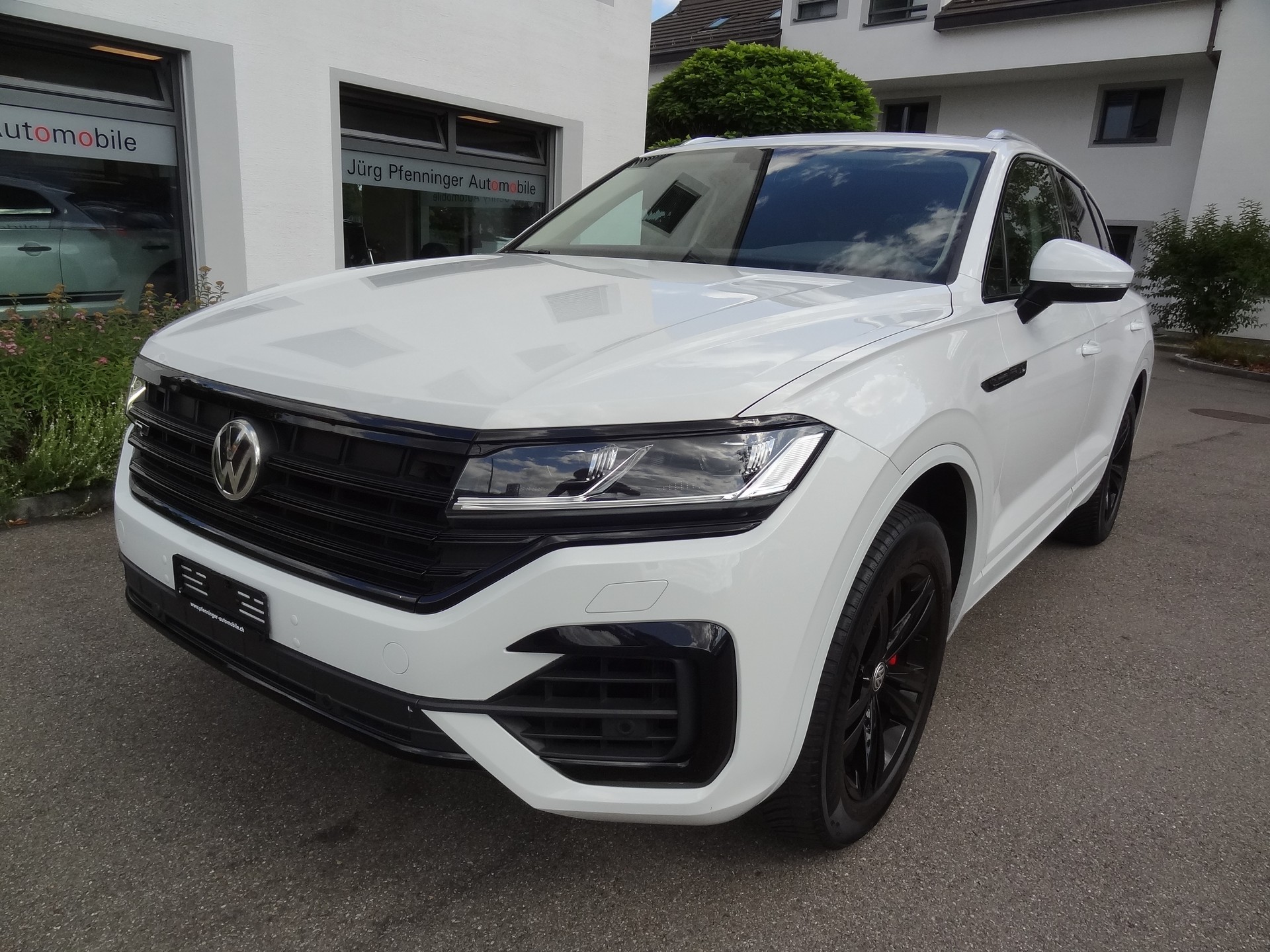 VW Touareg 3.0 TDI Atmosphere Tiptronic-image-0