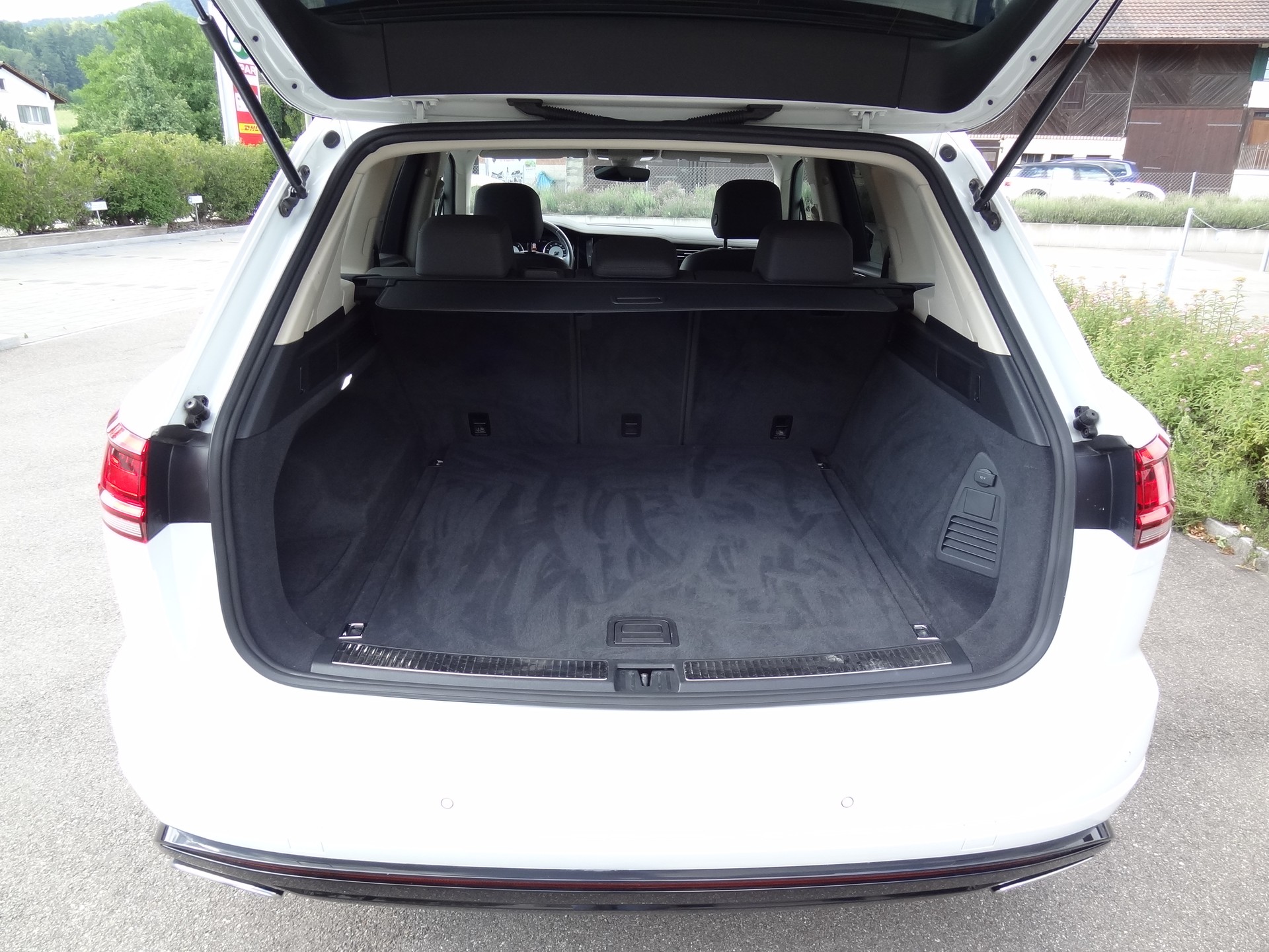 VW Touareg 3.0 TDI Atmosphere Tiptronic-image-11