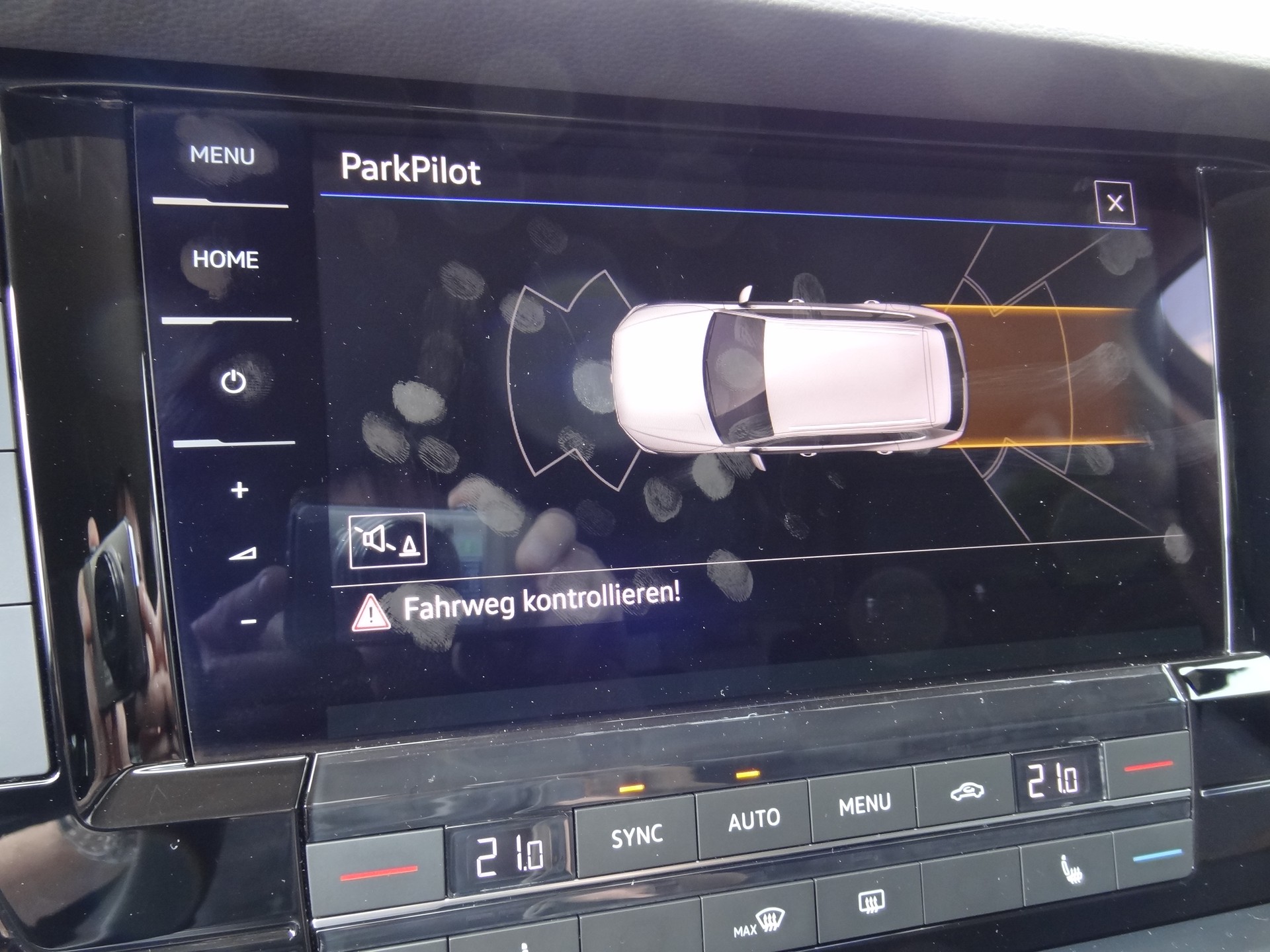 VW Touareg 3.0 TDI Atmosphere Tiptronic-image-8