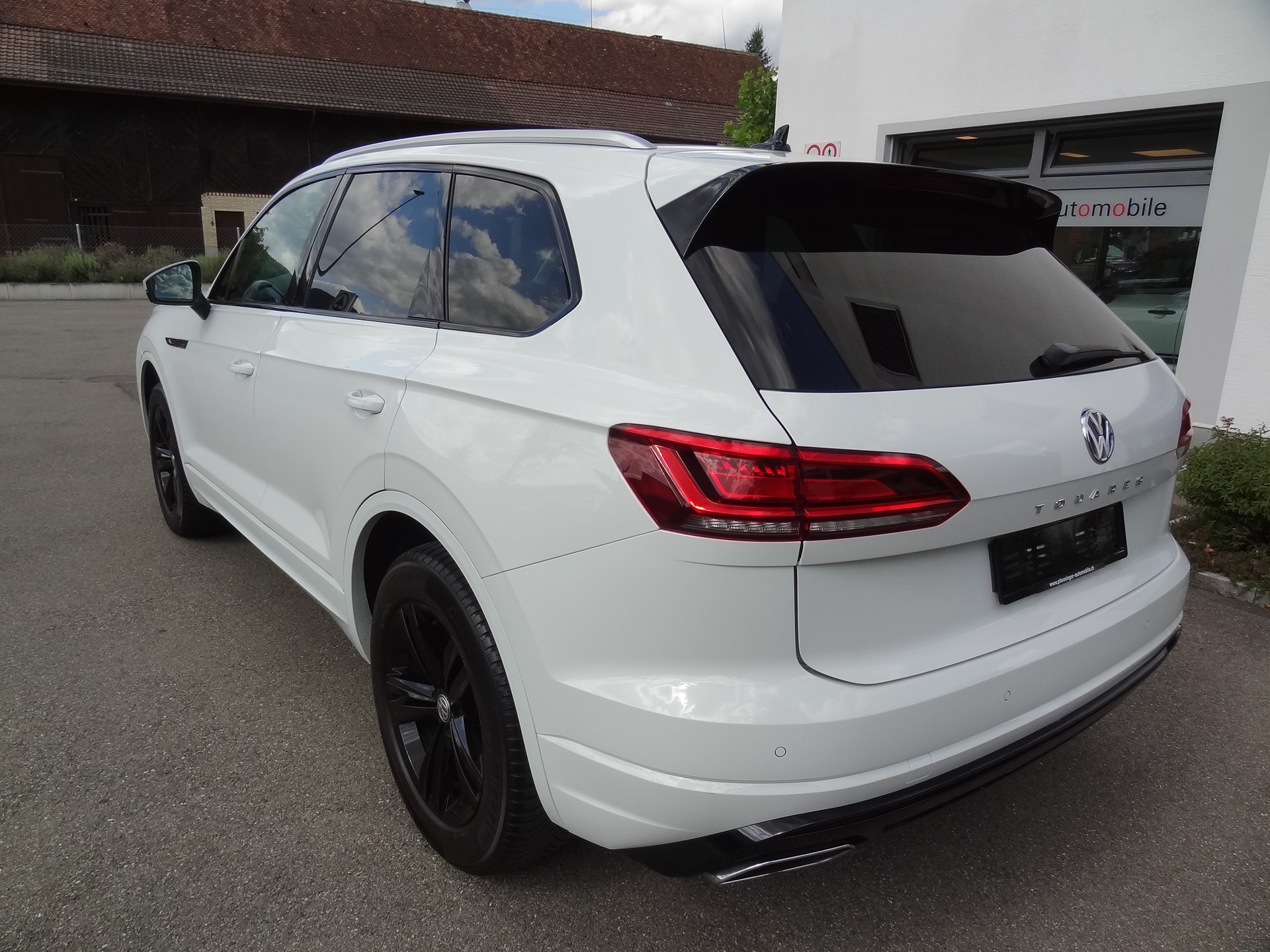 VW Touareg 3.0 TDI Atmosphere Tiptronic-image-2