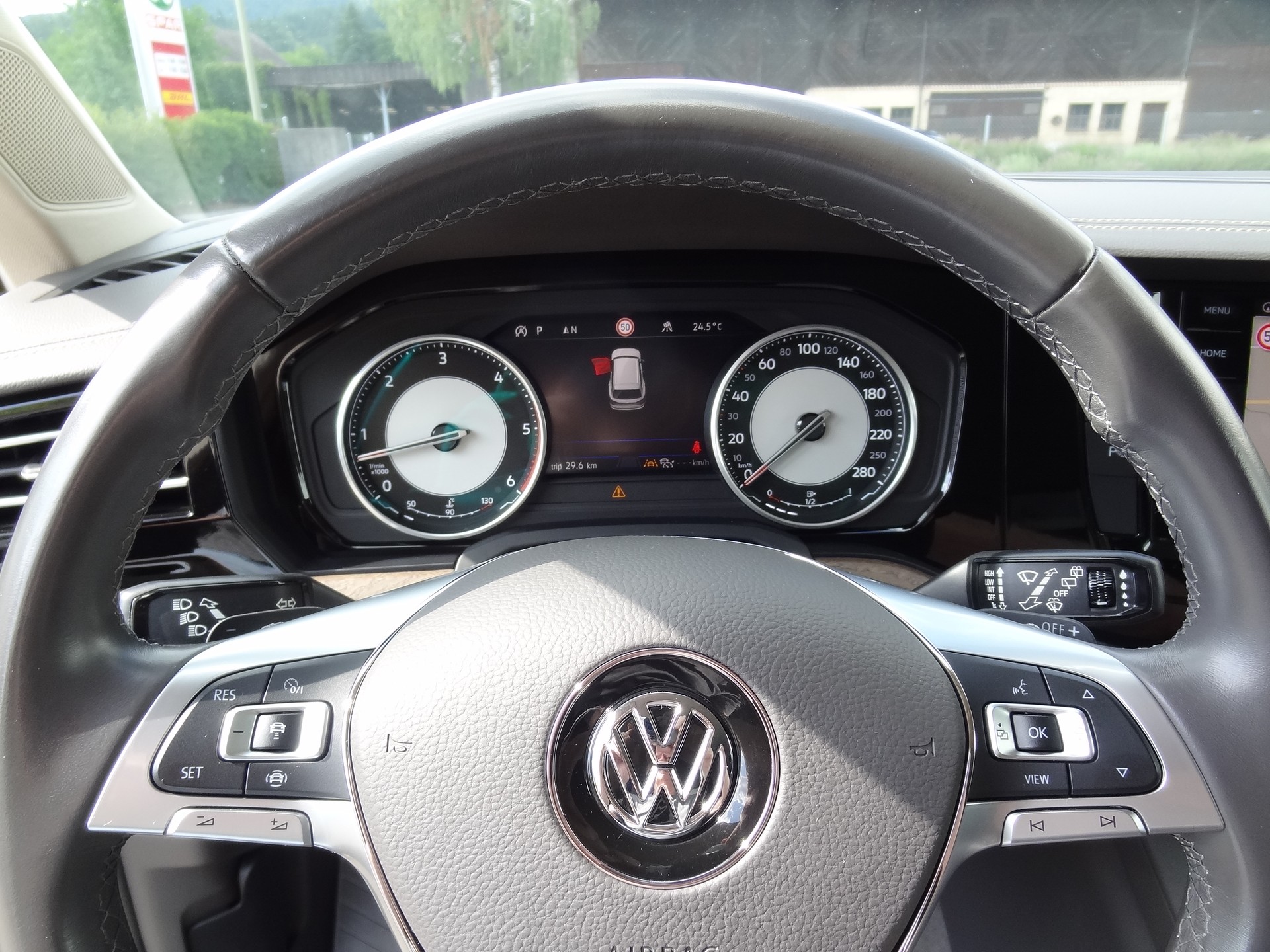VW Touareg 3.0 TDI Atmosphere Tiptronic-image-6