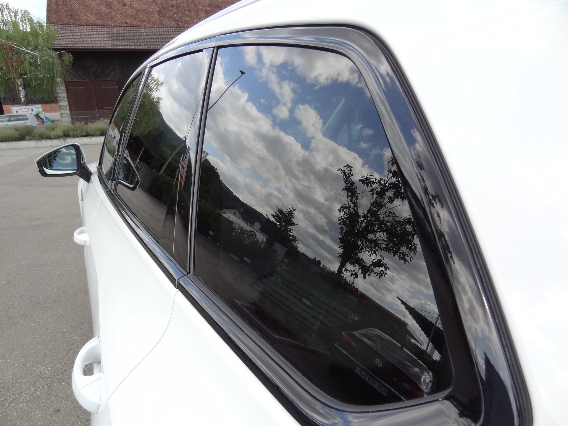 VW Touareg 3.0 TDI Atmosphere Tiptronic-image-12