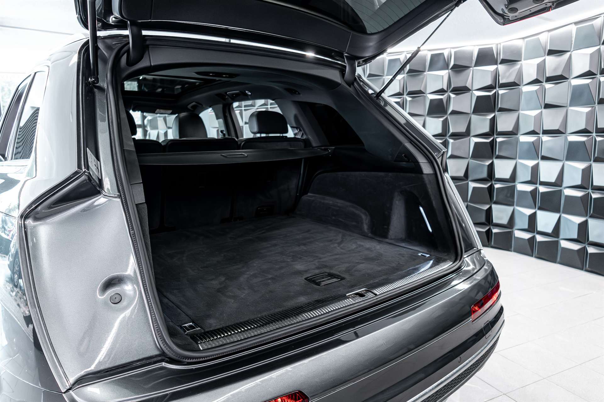 AUDI SQ7 4.0 TDI quattro tiptronic-image-25