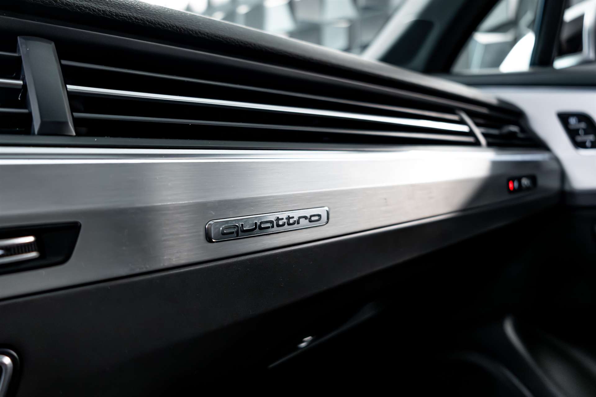 AUDI SQ7 4.0 TDI quattro tiptronic-image-21
