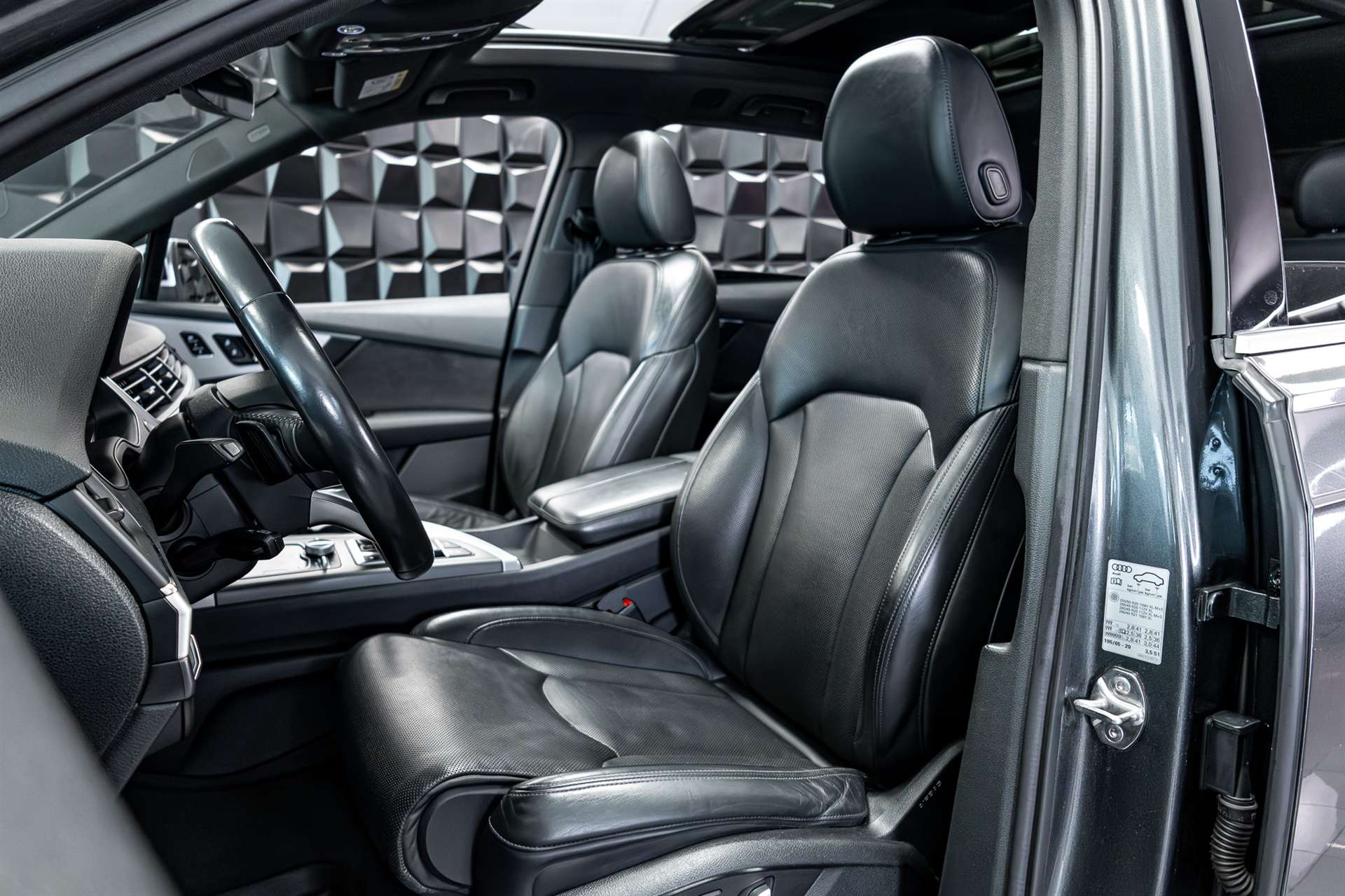 AUDI SQ7 4.0 TDI quattro tiptronic-image-14