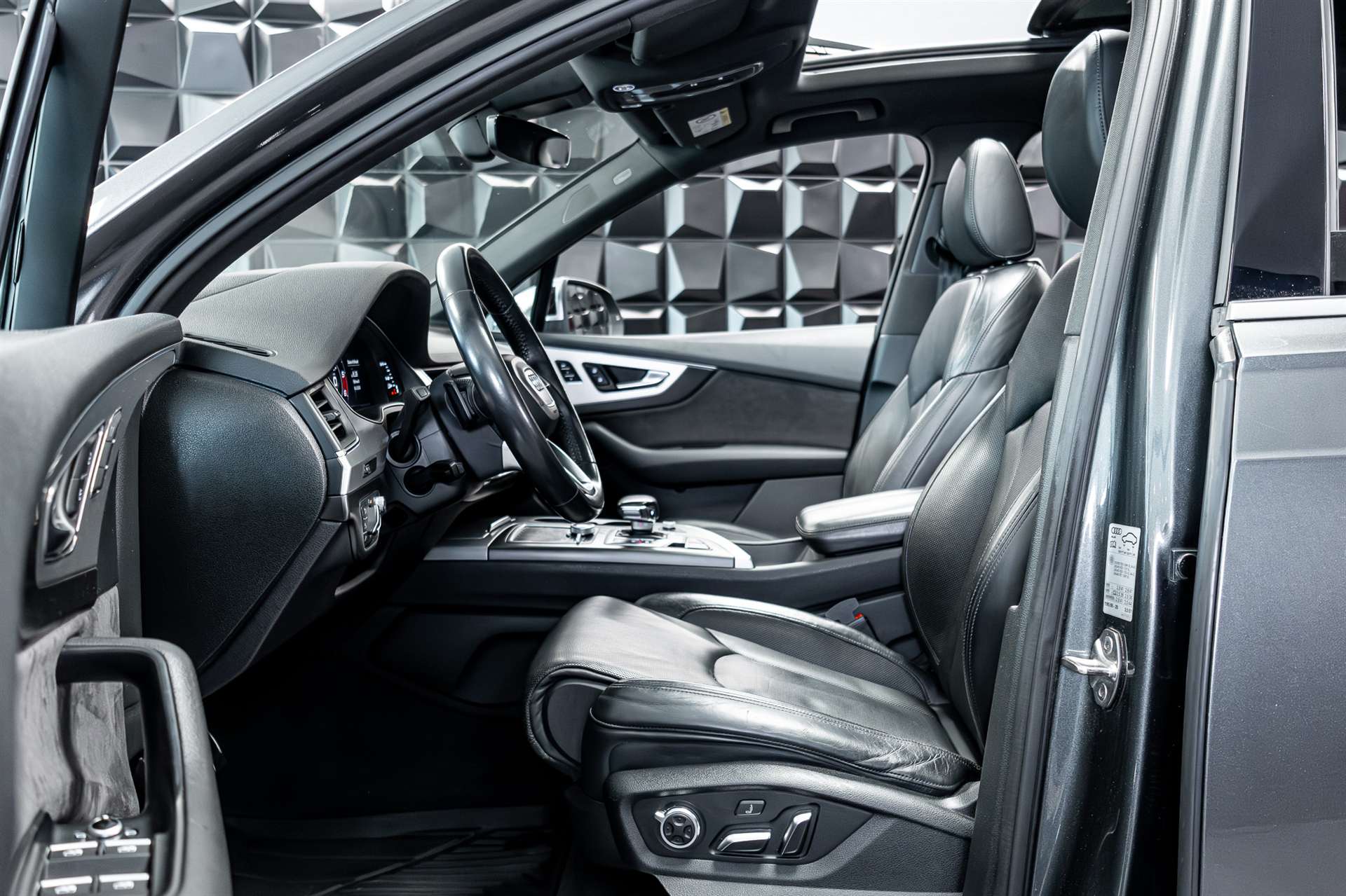 AUDI SQ7 4.0 TDI quattro tiptronic-image-11