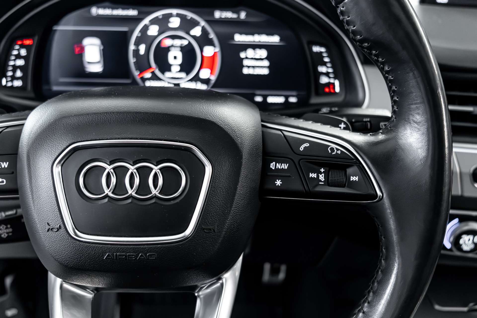 AUDI SQ7 4.0 TDI quattro tiptronic-image-10