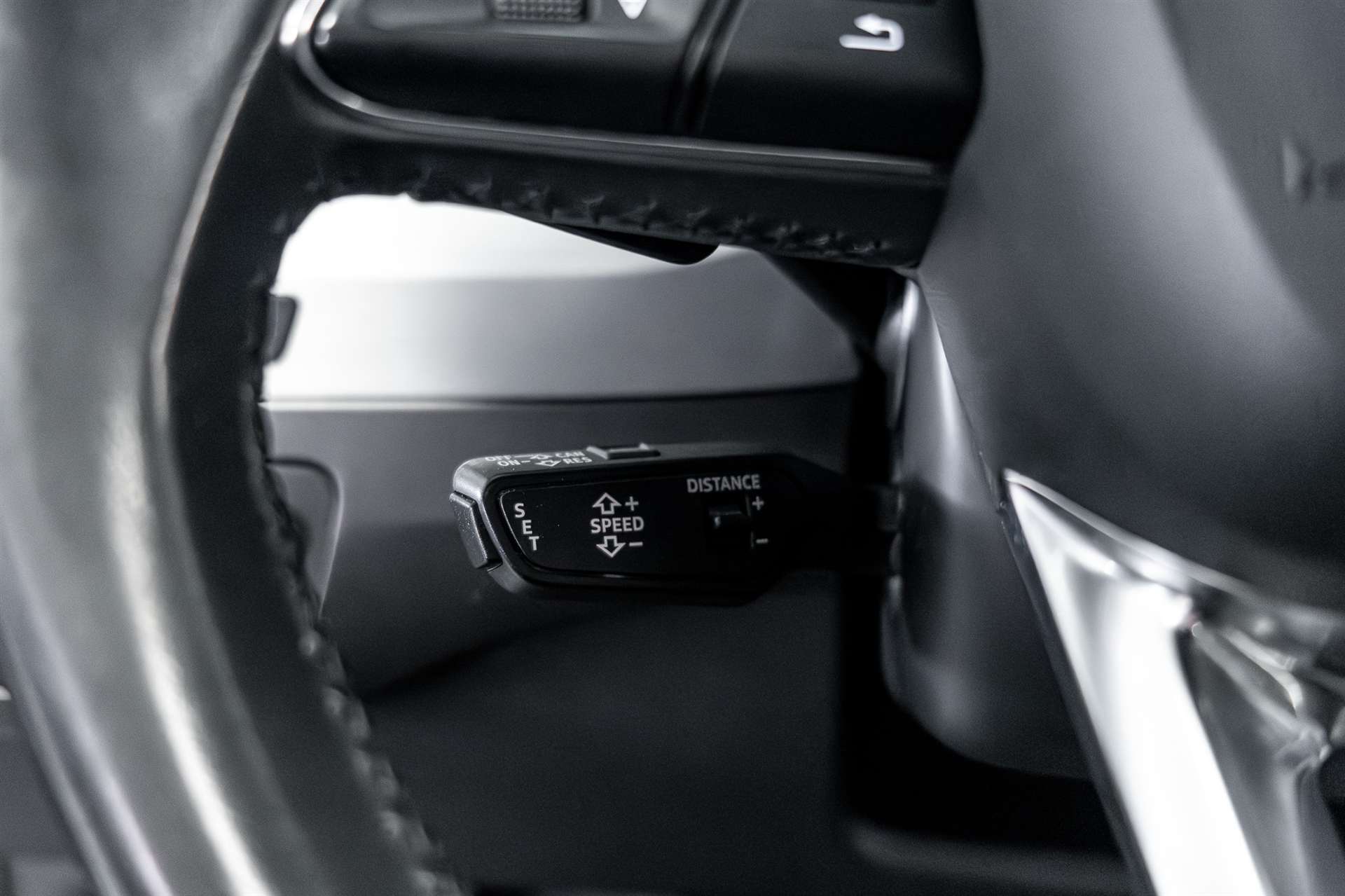 AUDI SQ7 4.0 TDI quattro tiptronic-image-9