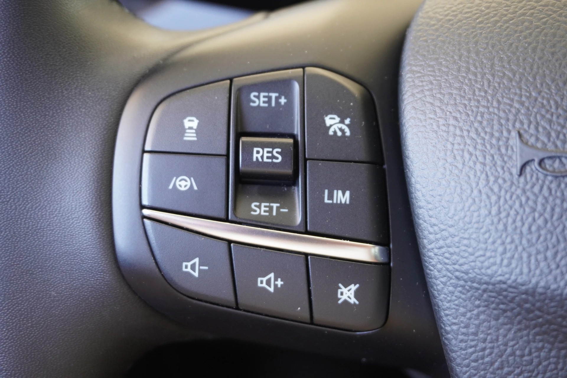 FORD Focus 1.0 MHEV Titanium X Automat-image-27