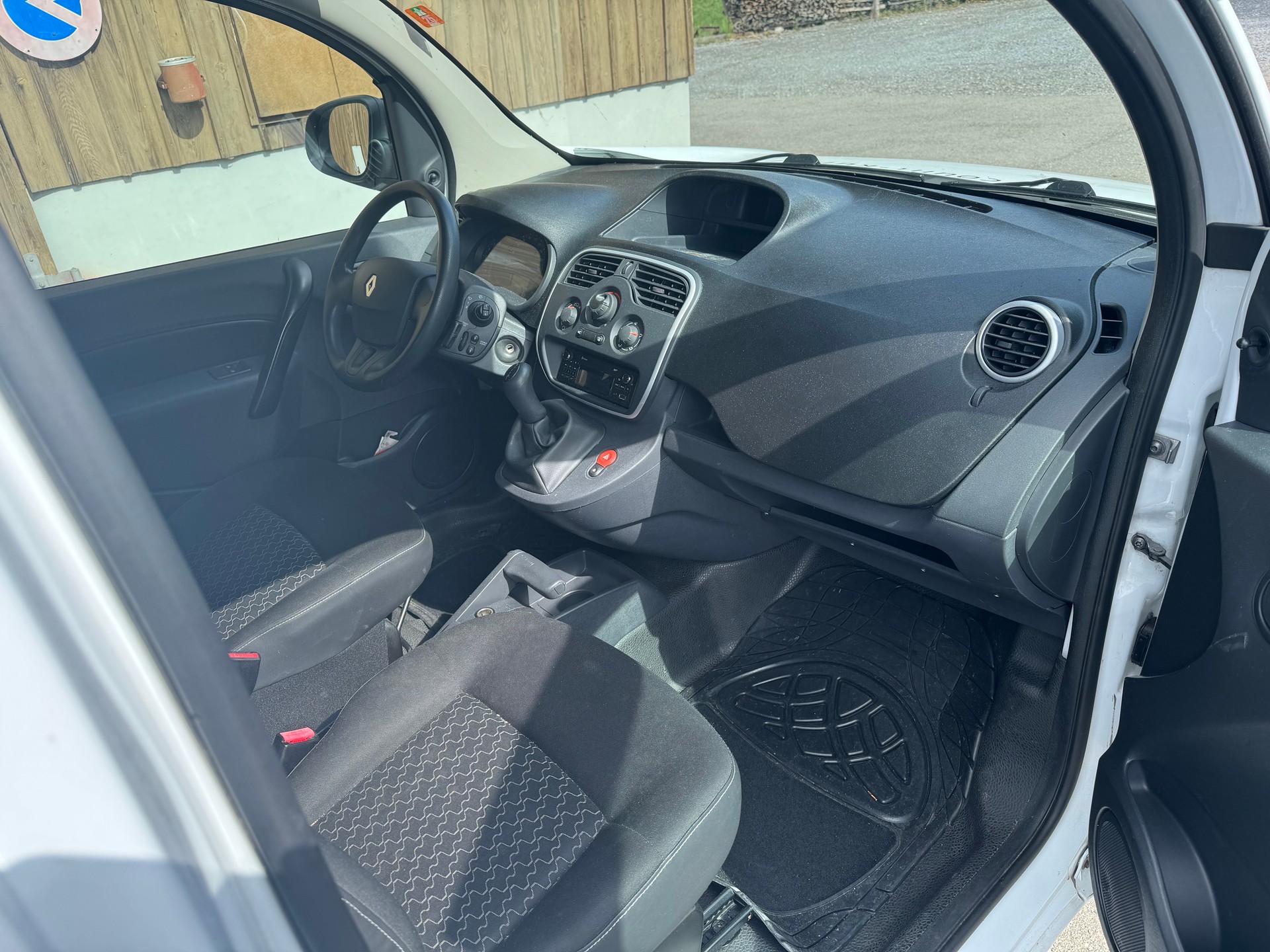 RENAULT Kangoo Compact 1.5 dCi 75 Access-image-6