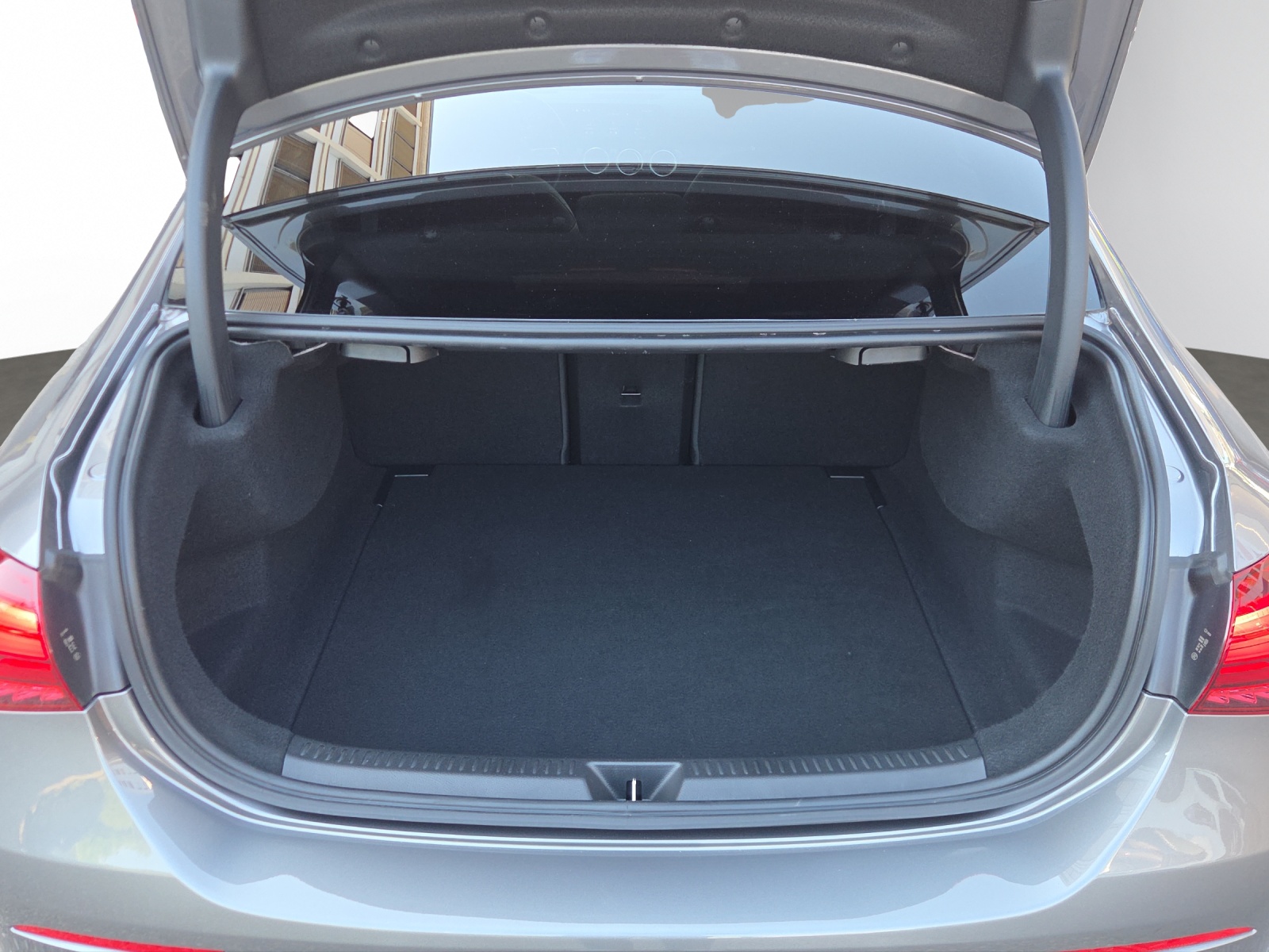 MERCEDES-BENZ A 220 Berline 4Matic 8G-DCT-image-6