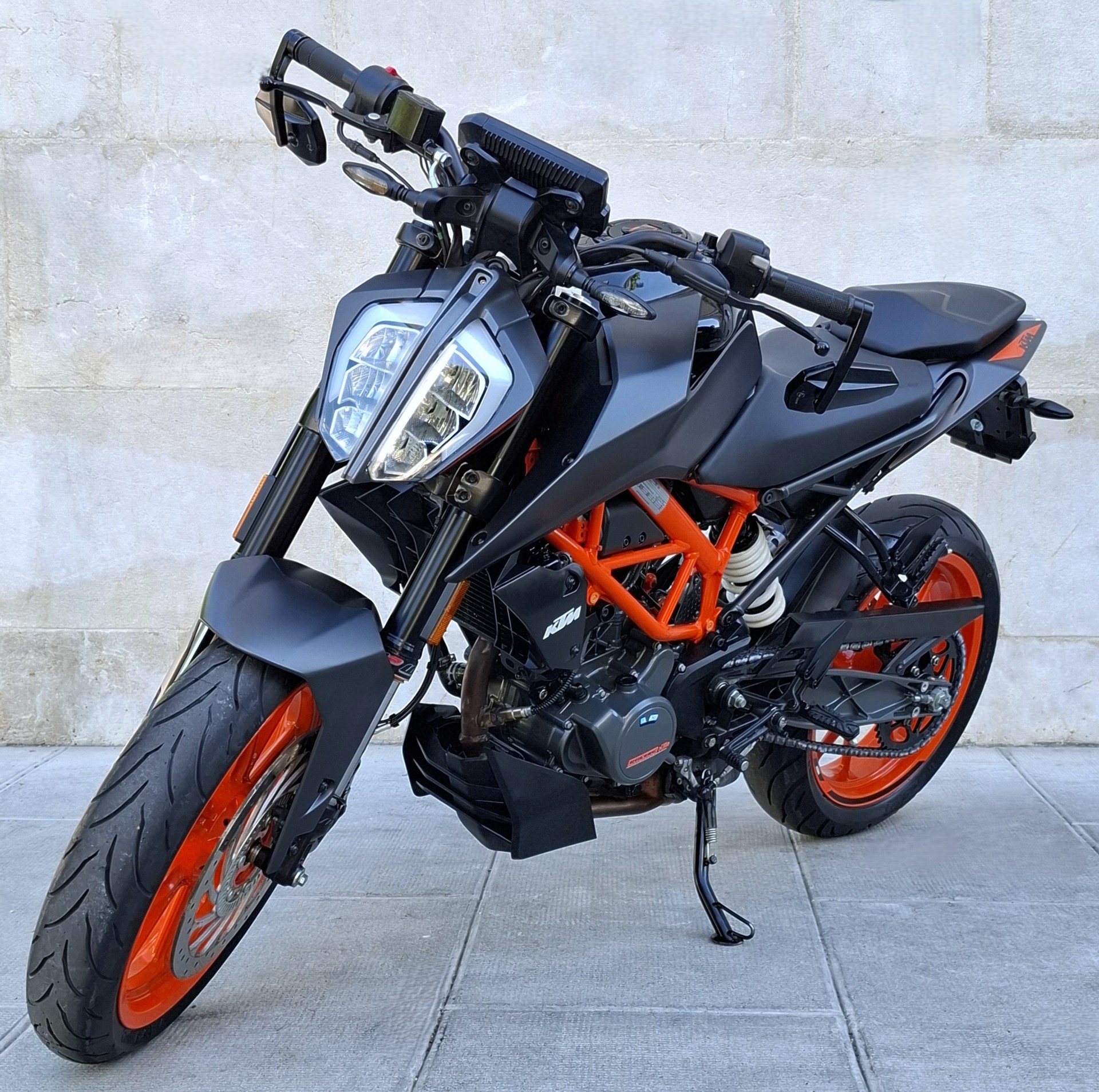 KTM 125 Duke-showroom-element-3