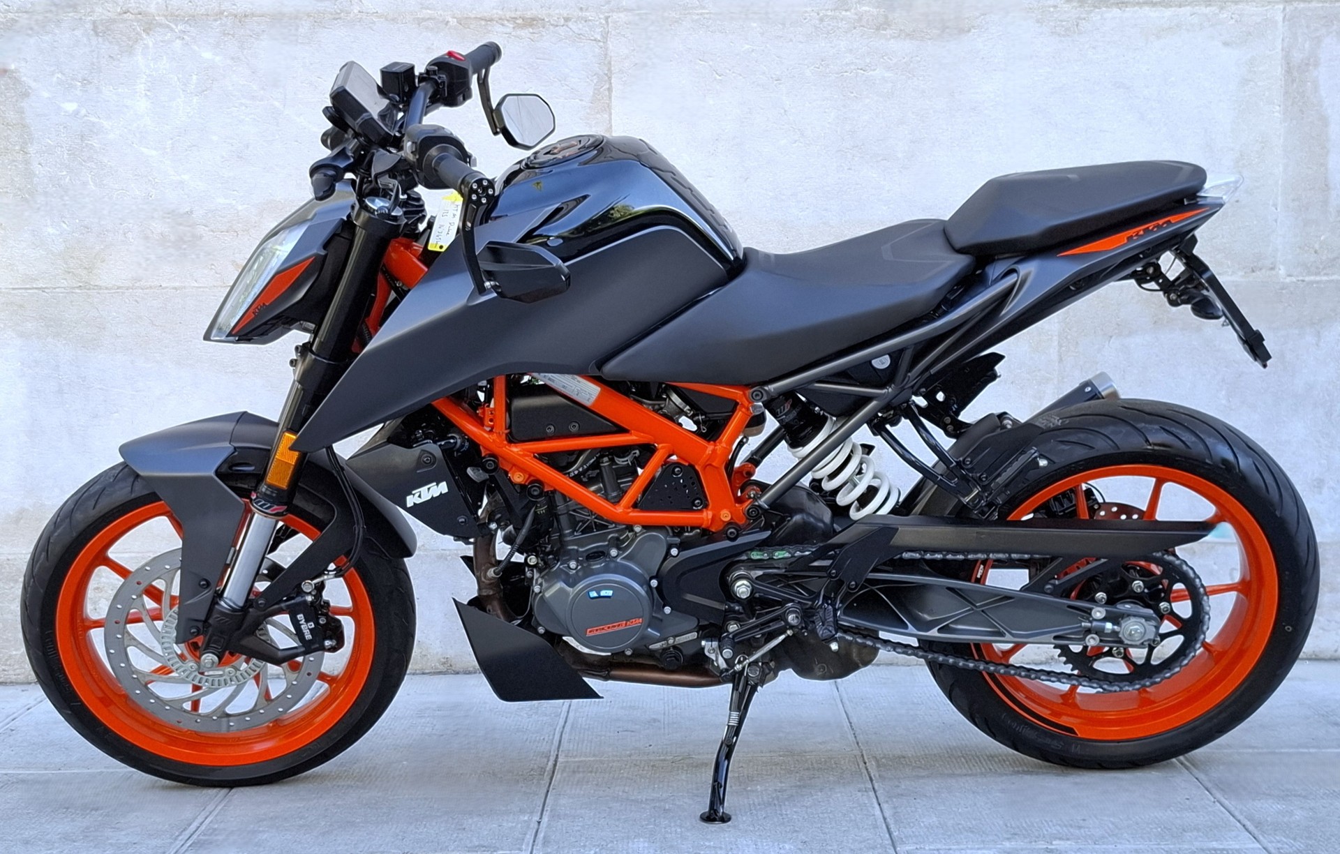 KTM 125 Duke-showroom-element-2