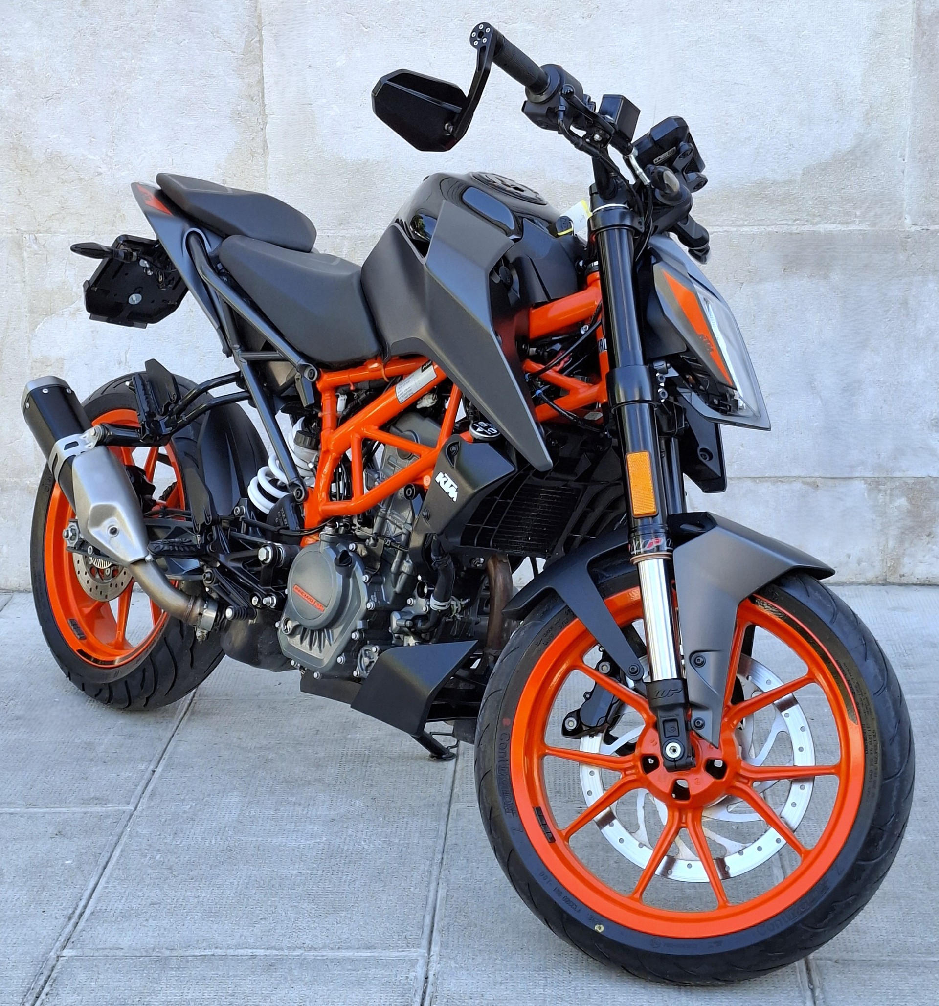 KTM 125 Duke-showroom-element-1
