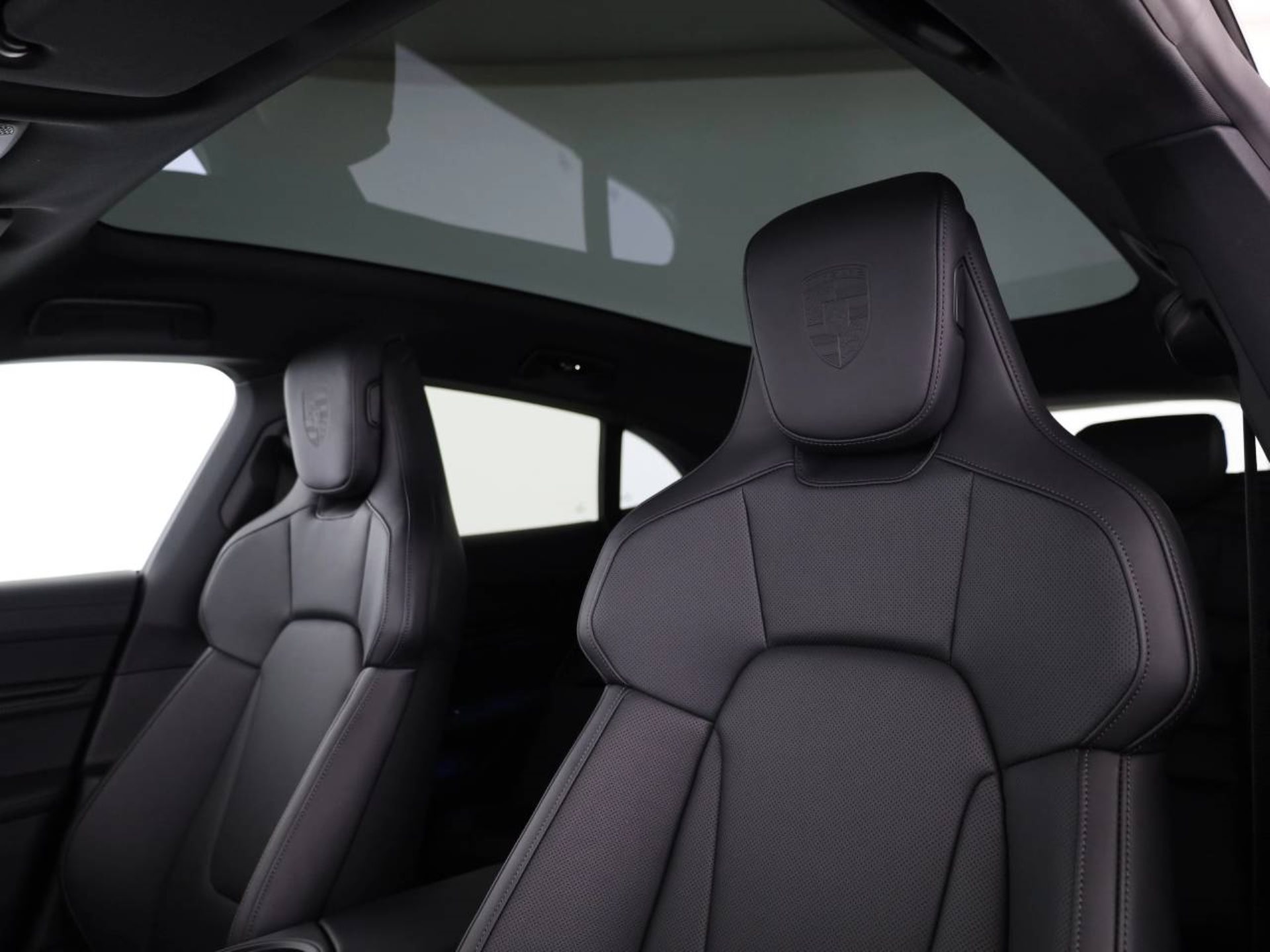 PORSCHE Taycan Sport Turismo Black Edition-image-16