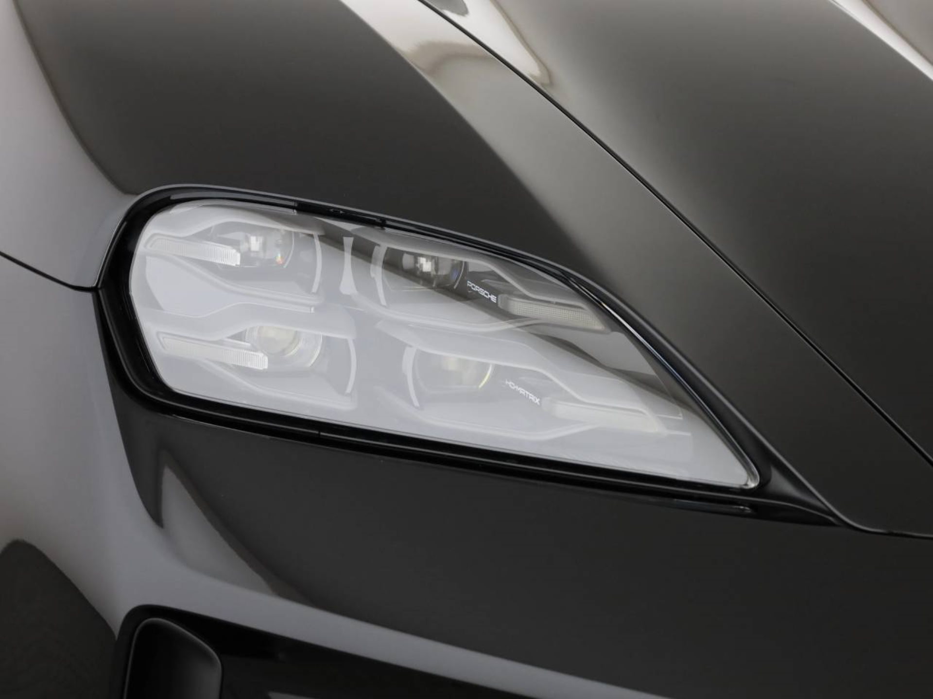 PORSCHE Taycan Sport Turismo Black Edition-image-8