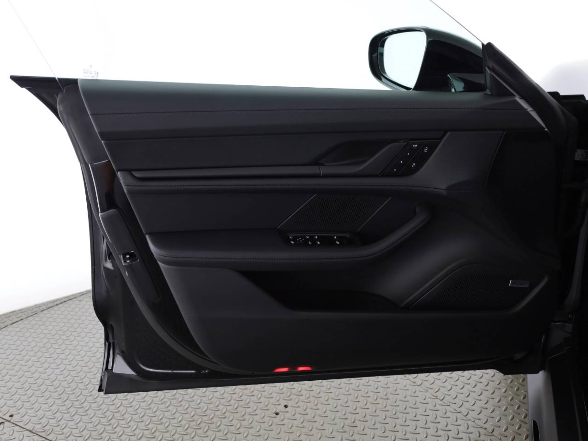 PORSCHE Taycan Sport Turismo Black Edition-image-19