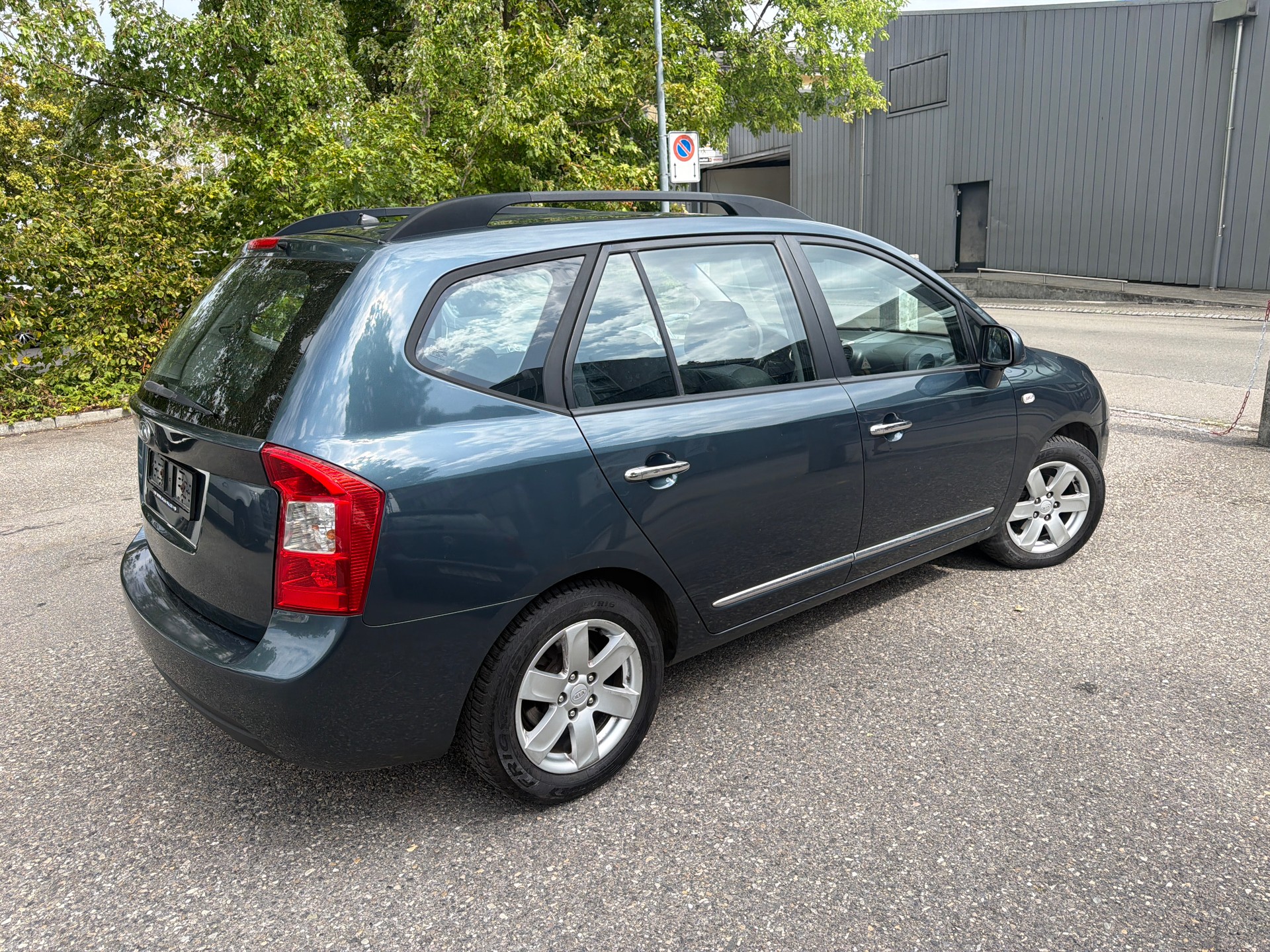 KIA Carens 2.0 CVVT Trend ** 07x Sitzplätze ** Klima-auto ** Sitzheizung ** 12x Airbag ** Letzte MFK 20.03.2024-image-4