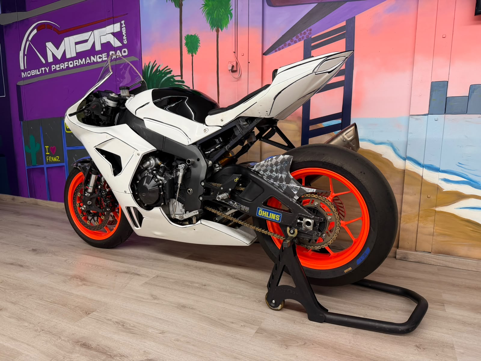 HONDA CBR 1000 RR-R-showroom-element-1