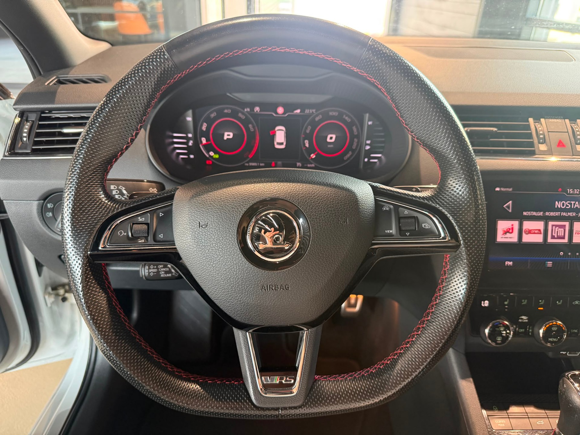 SKODA Octavia Combi 2.0 TSI RS DSG-image-15