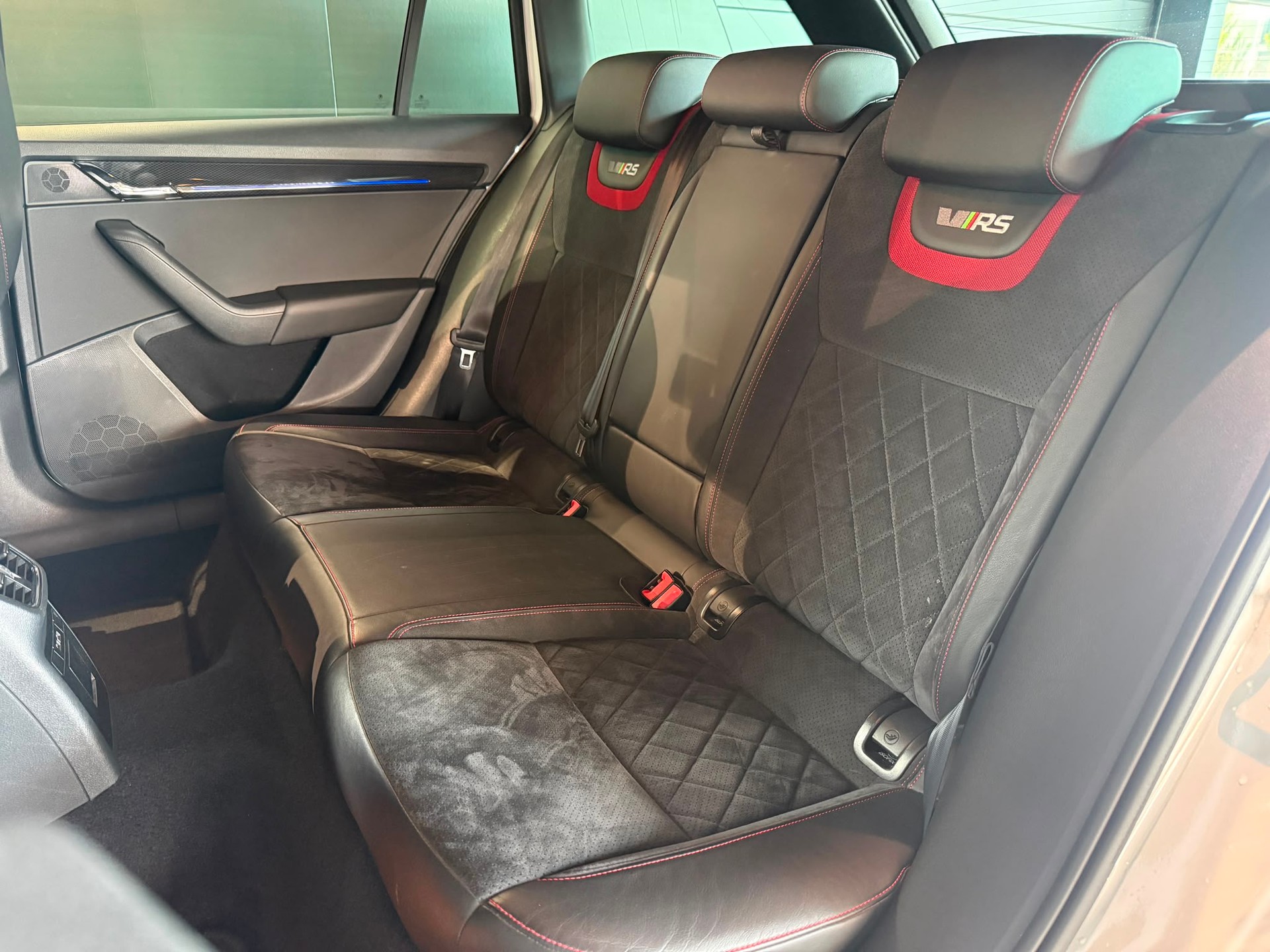 SKODA Octavia Combi 2.0 TSI RS DSG-image-9