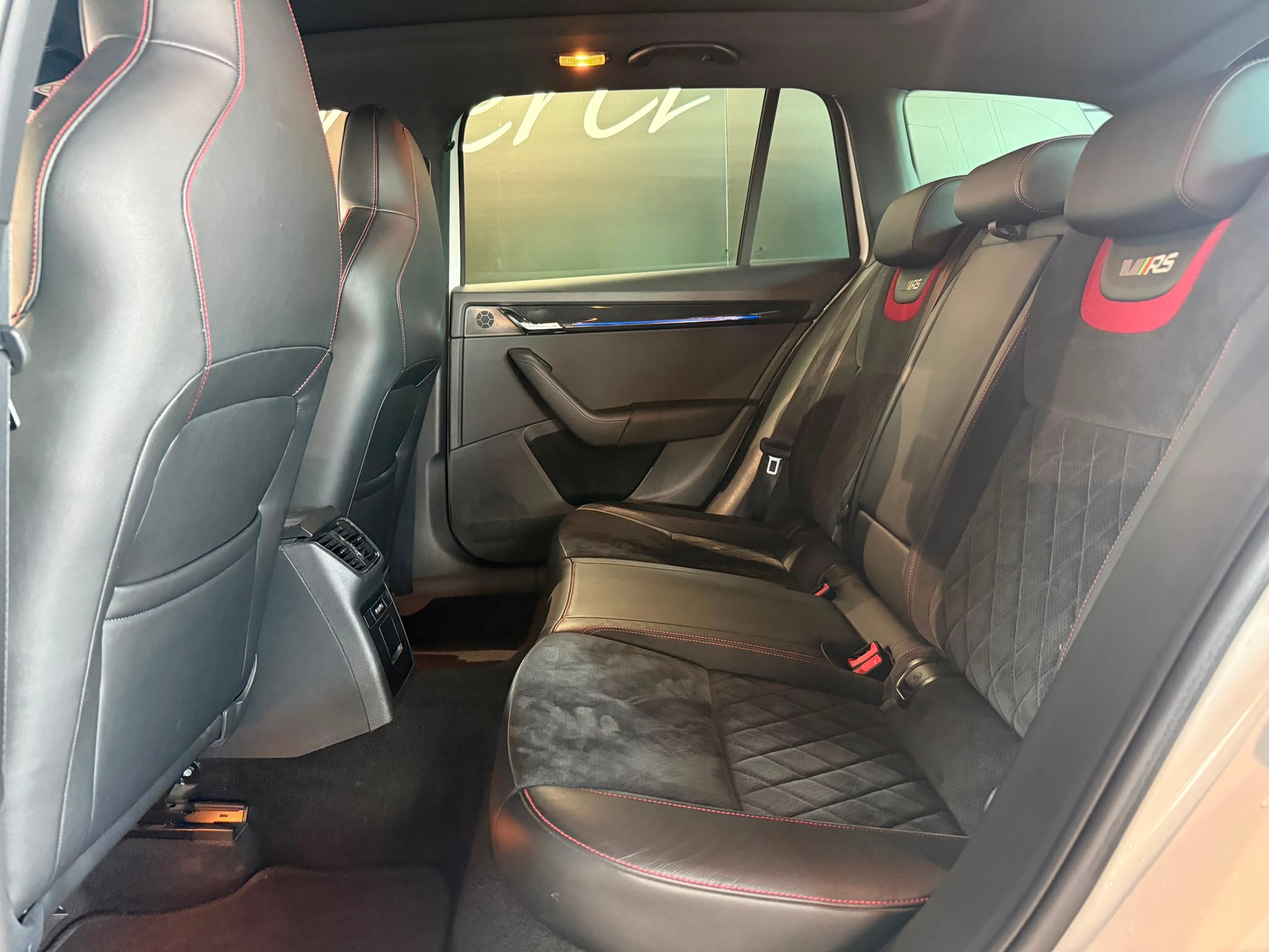 SKODA Octavia Combi 2.0 TSI RS DSG-image-10