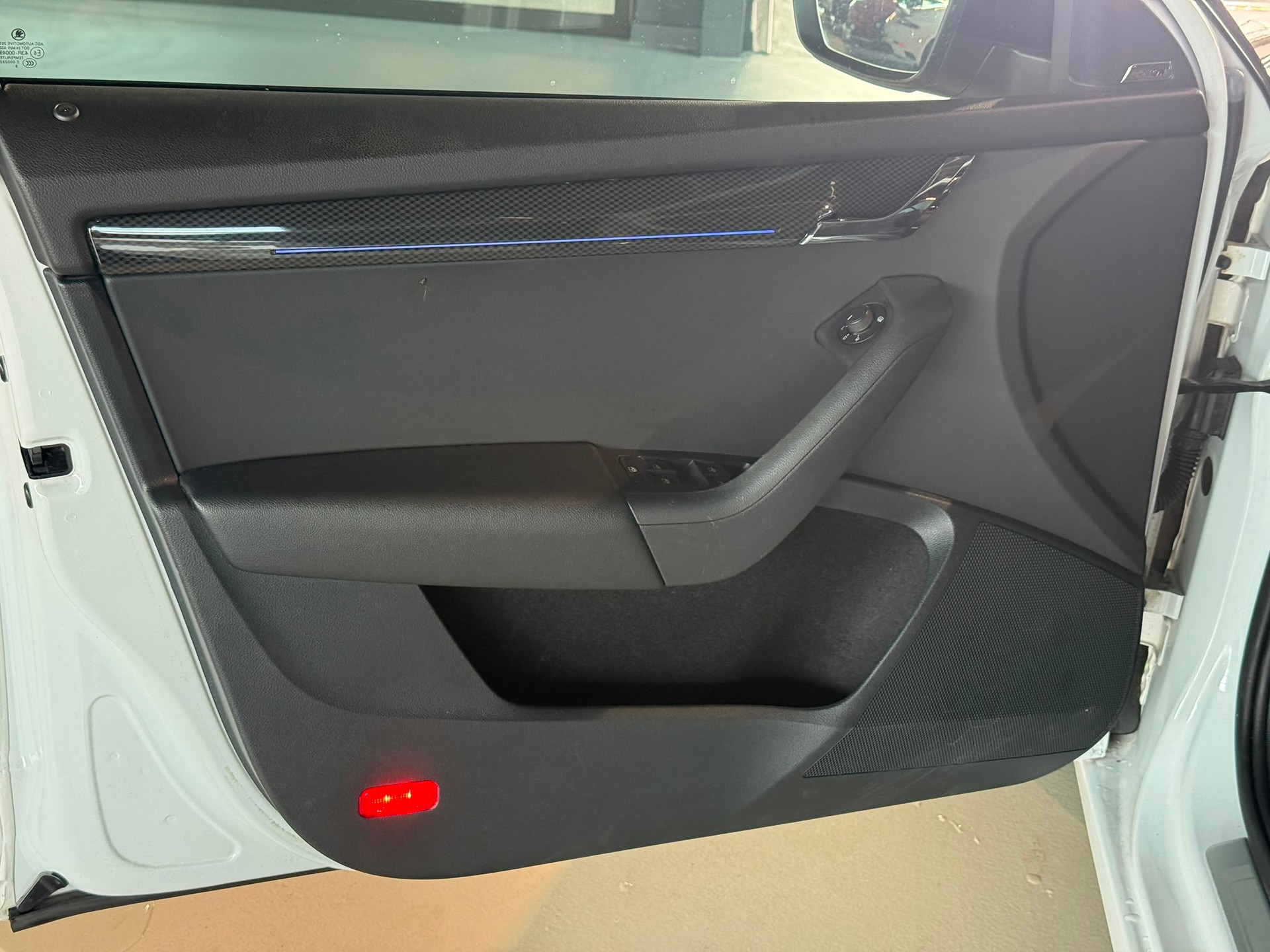 SKODA Octavia Combi 2.0 TSI RS DSG-image-26