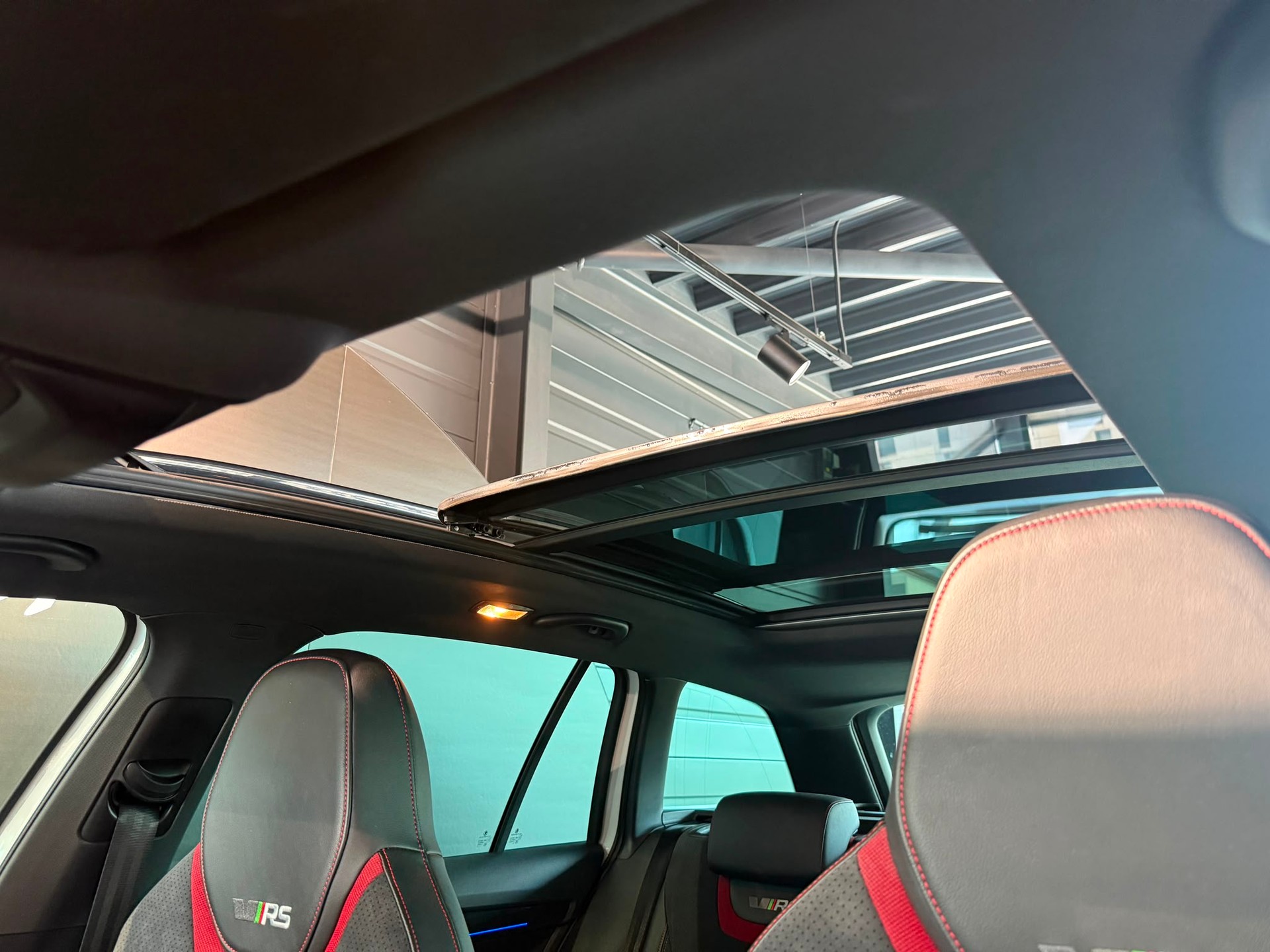 SKODA Octavia Combi 2.0 TSI RS DSG-image-25