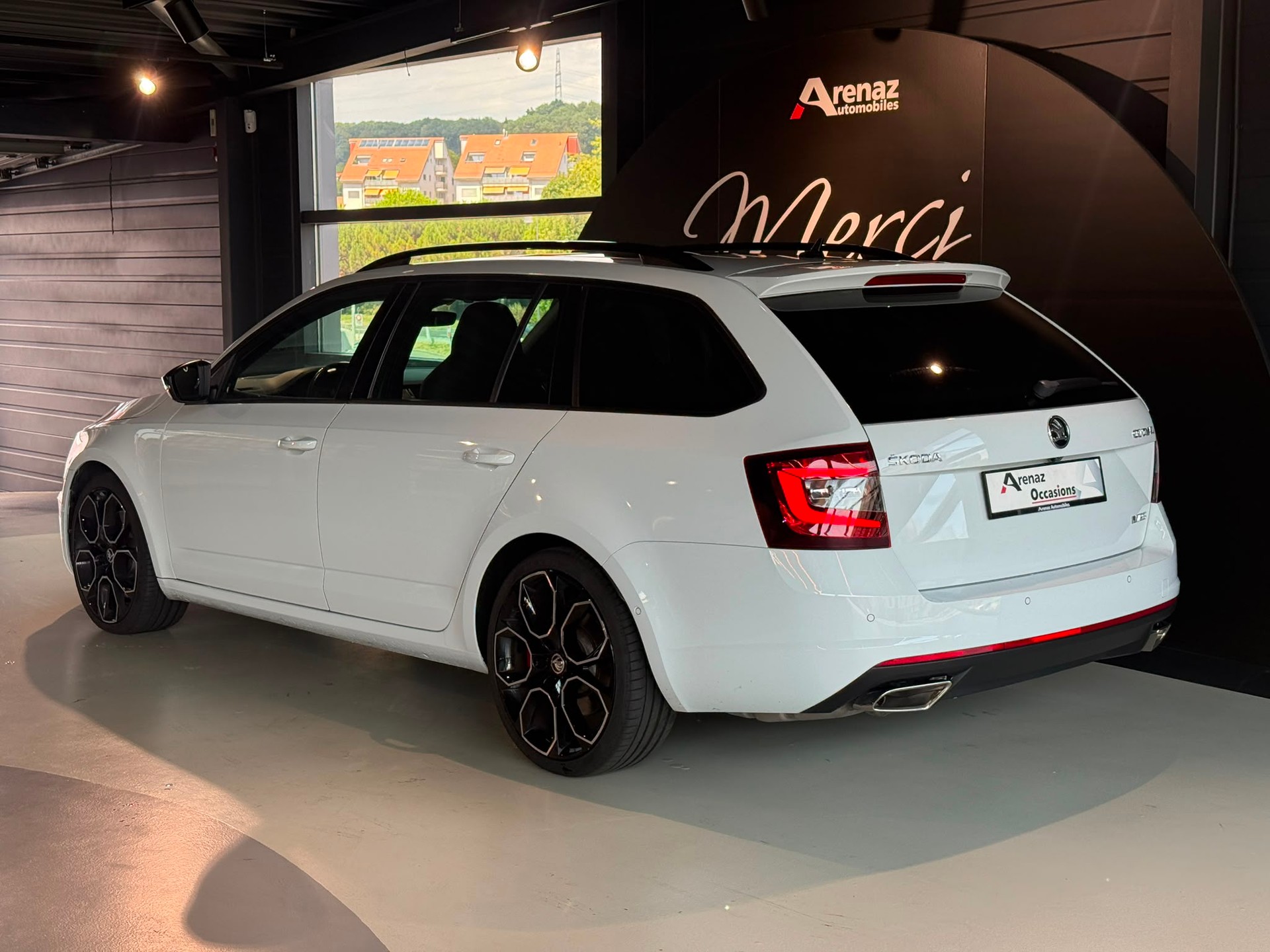 SKODA Octavia Combi 2.0 TSI RS DSG-image-4