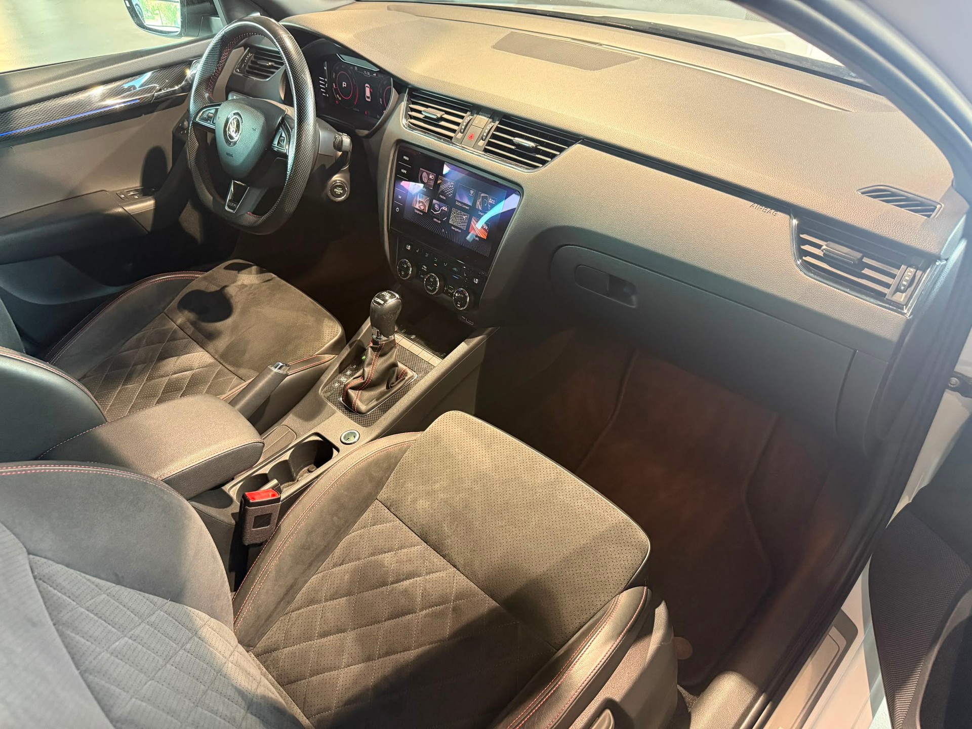 SKODA Octavia Combi 2.0 TSI RS DSG-image-12