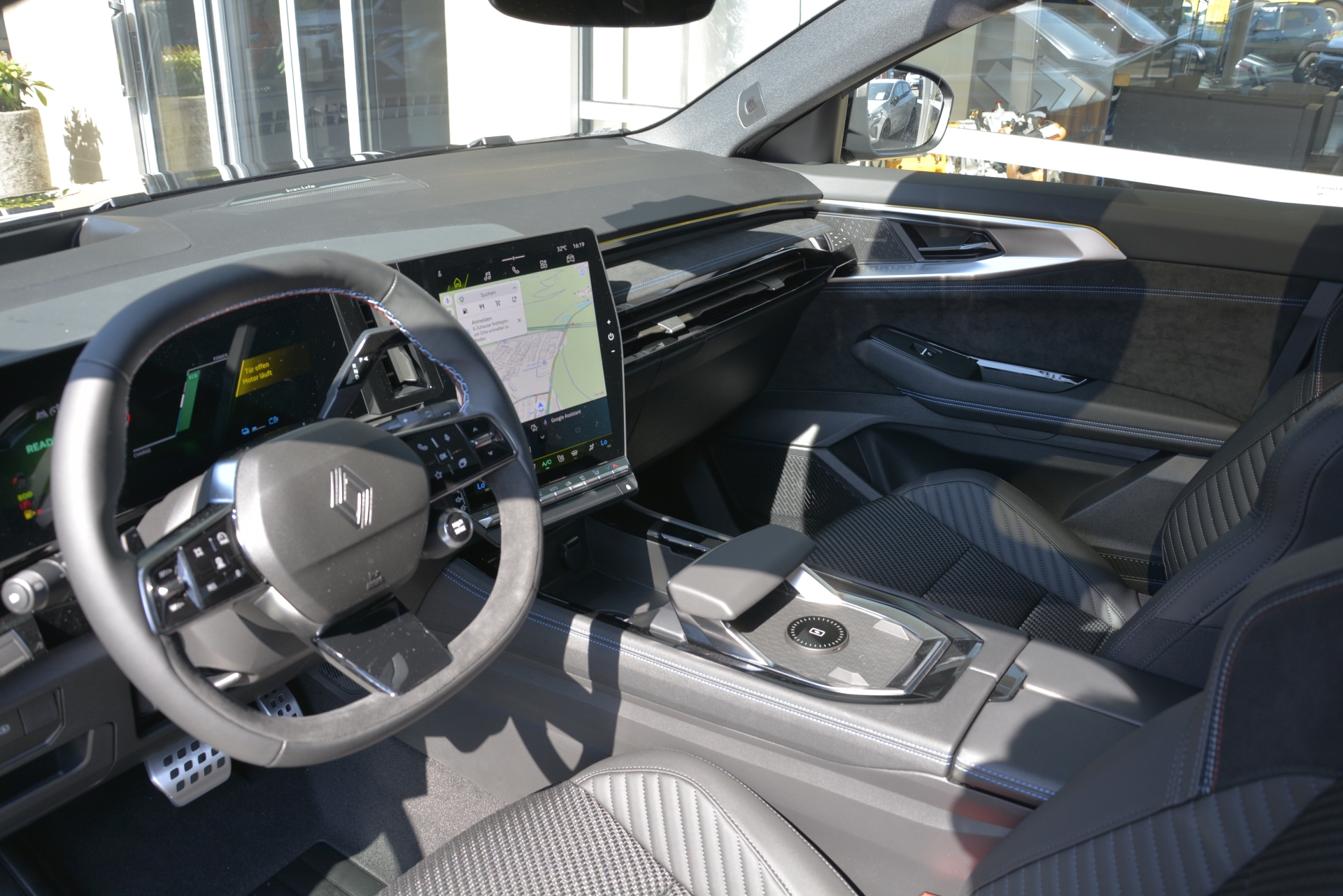 RENAULT Espace Full Hybrid E-Tech esprit Alpine full hybrid E-Tech 200 - 5 Seater-image-4
