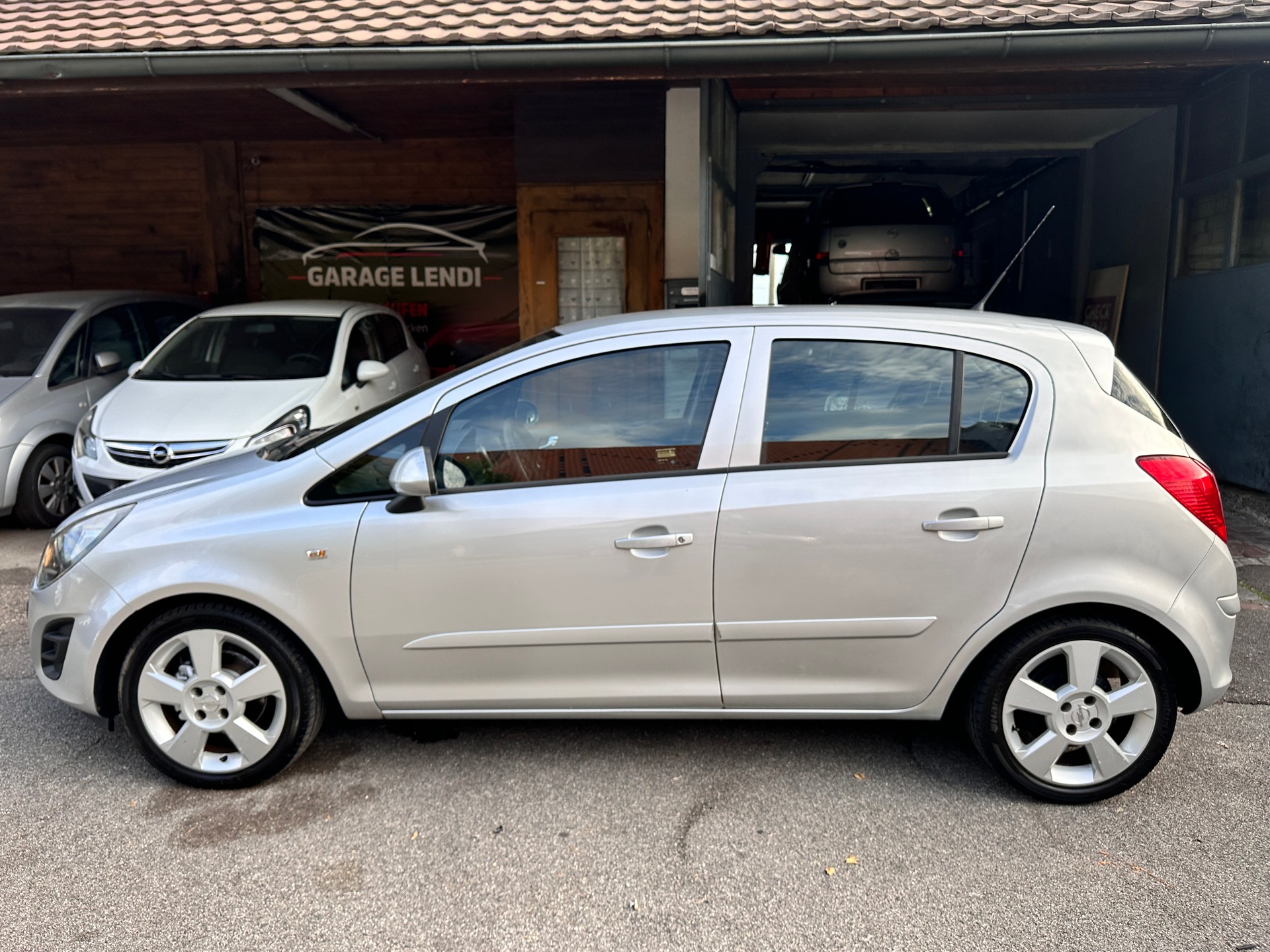 OPEL Corsa 1.4 TP Enjoy-image-1