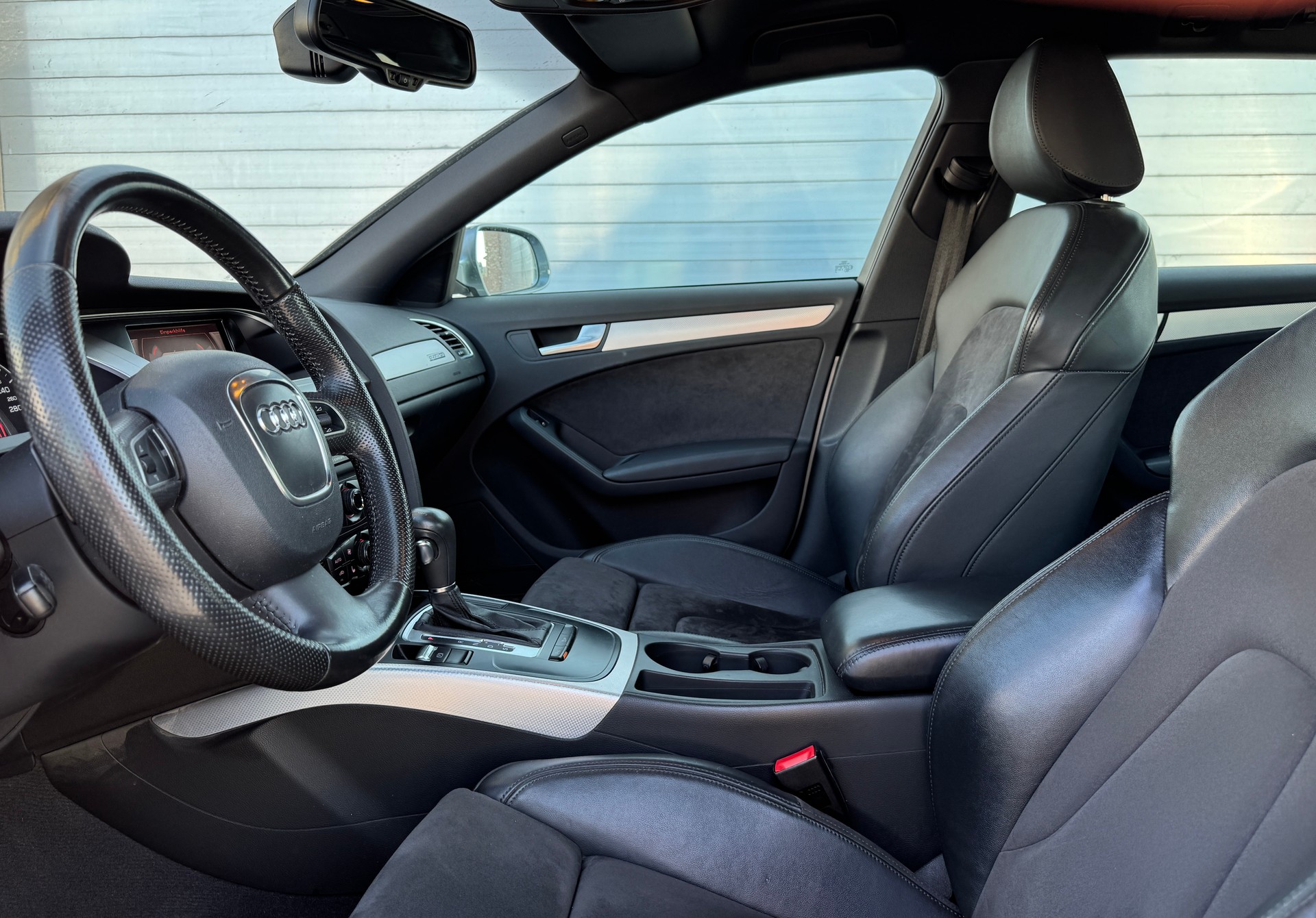 AUDI A4 Avant 2.0 TFSI quattro S-tronic-image-14